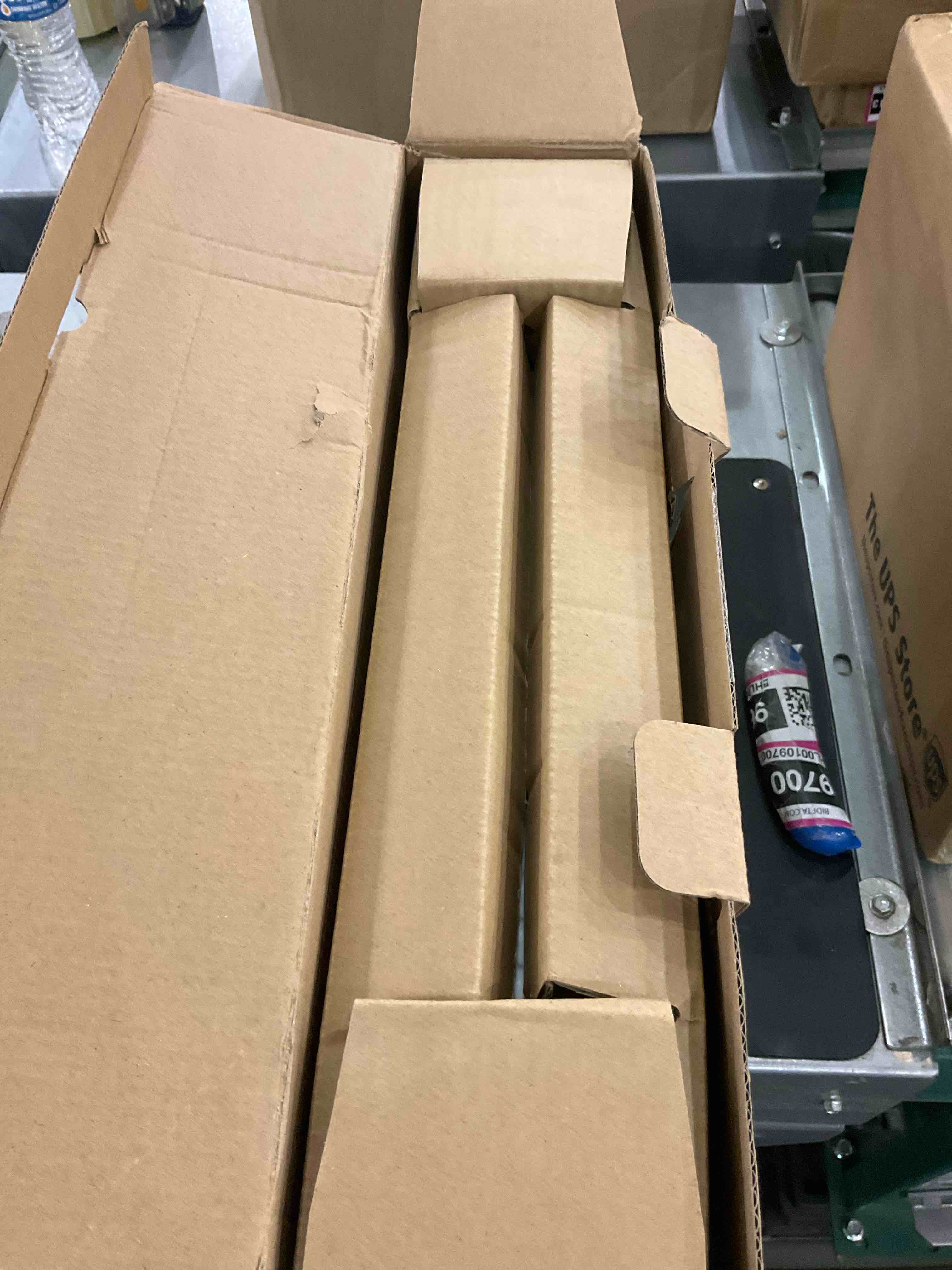 https://s3.amazonaws.com/lotting-images-prod/BargainHunt/EXS01109780_1710337819409.jpeg