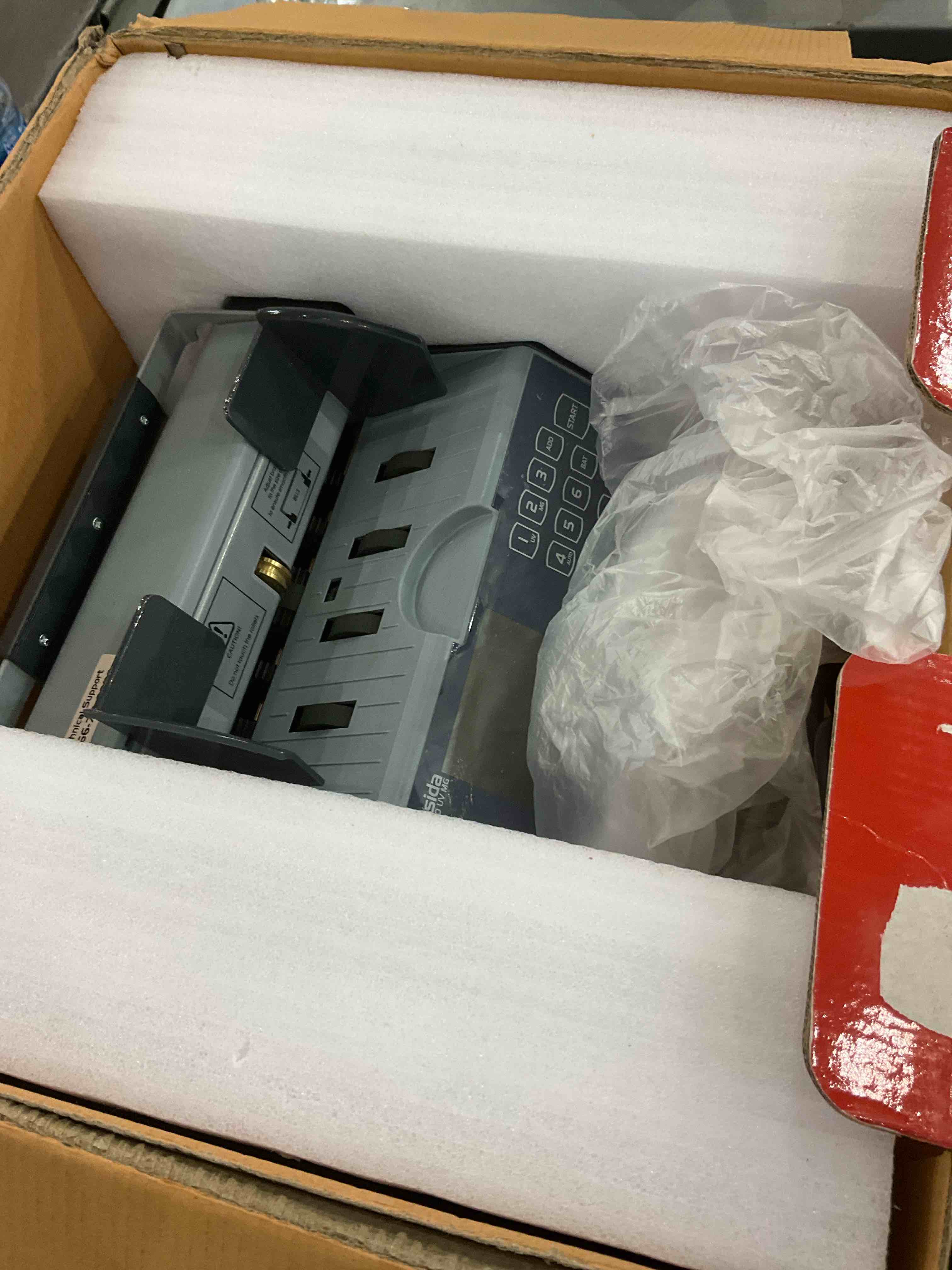 https://s3.amazonaws.com/lotting-images-prod/BargainHunt/EXS01109875_1710769789690.jpeg