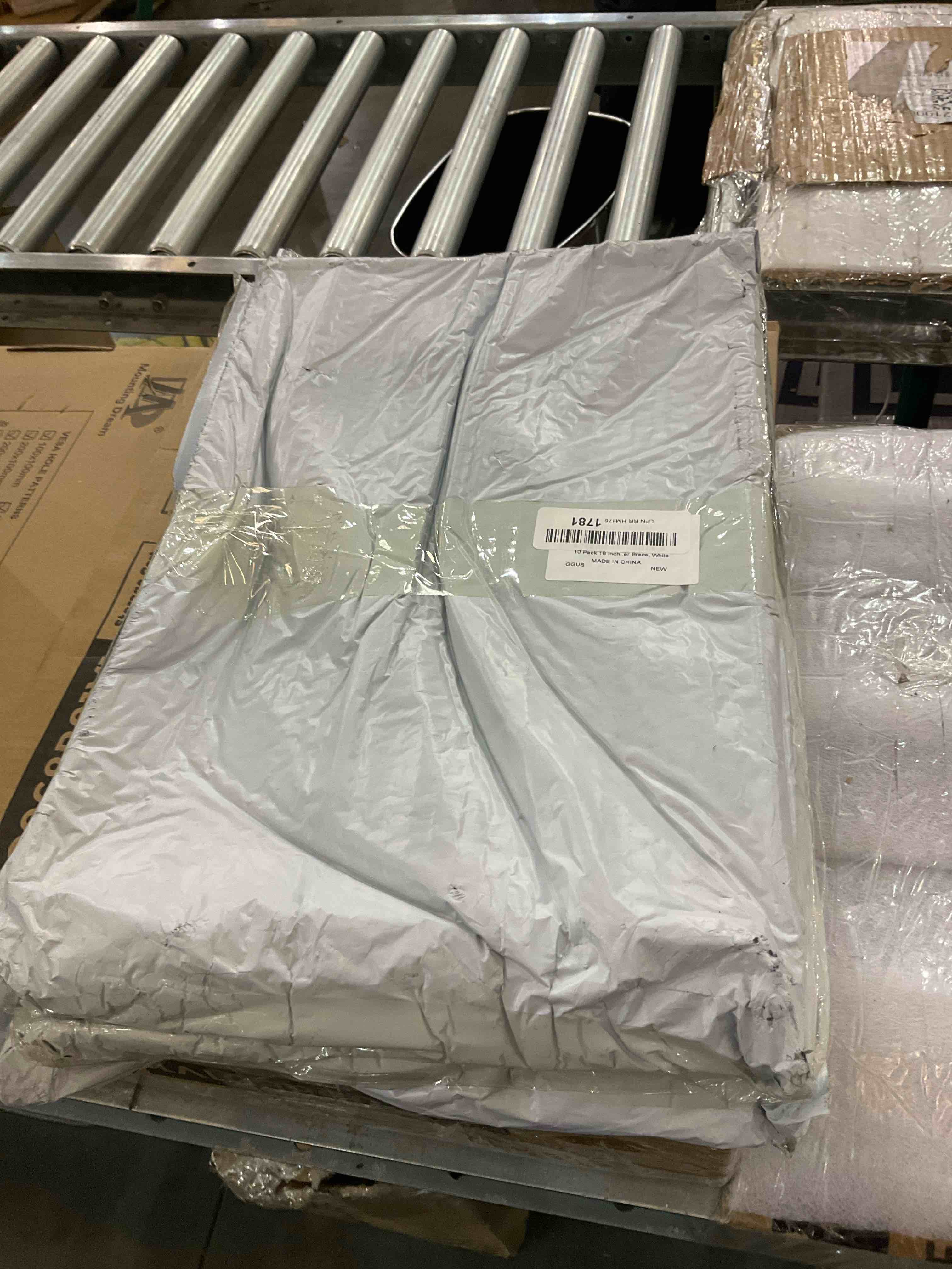 https://s3.amazonaws.com/lotting-images-prod/BargainHunt/EXS01112279_1710773384453.jpeg