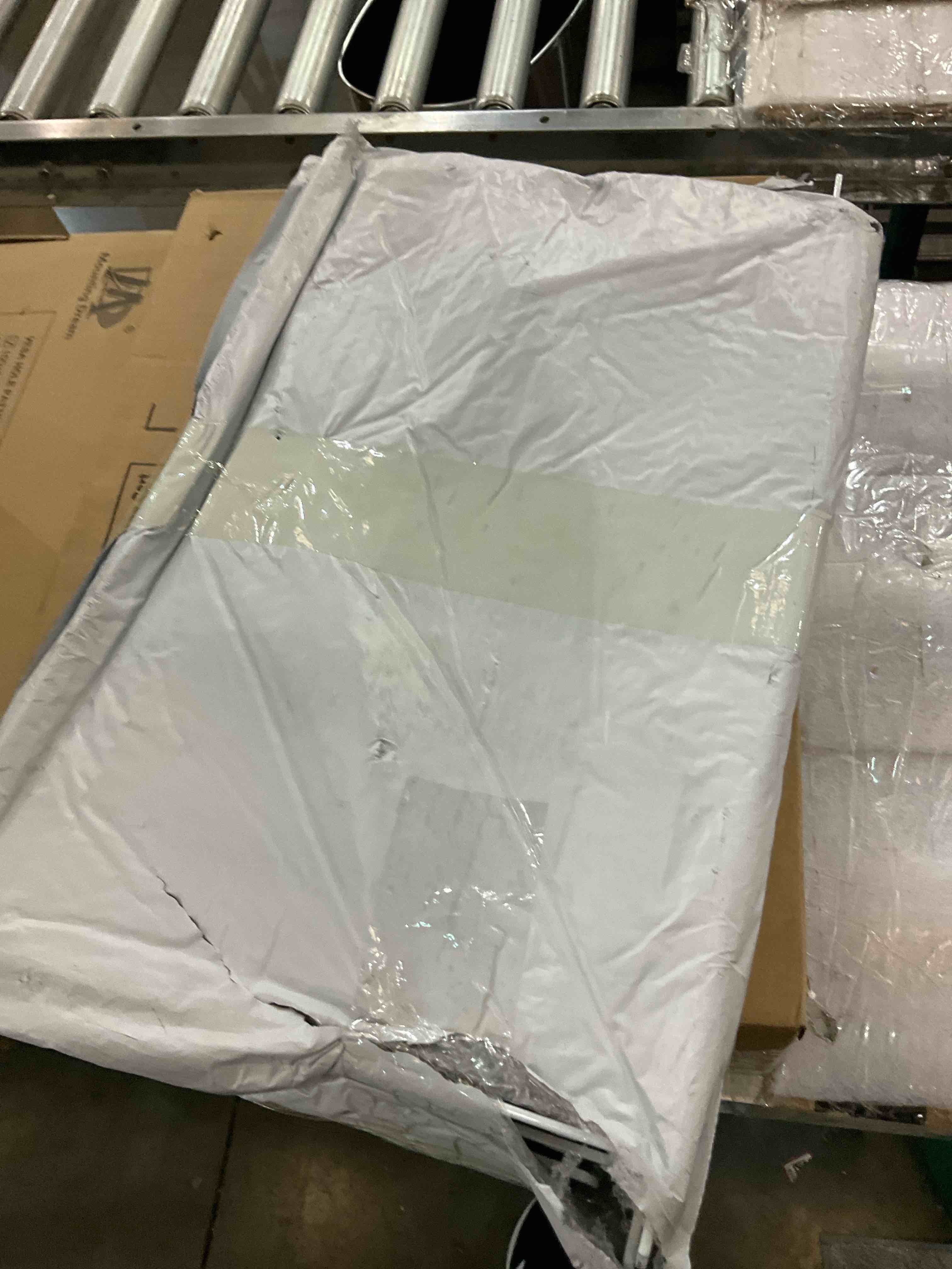 https://s3.amazonaws.com/lotting-images-prod/BargainHunt/EXS01112279_1710773388278.jpeg