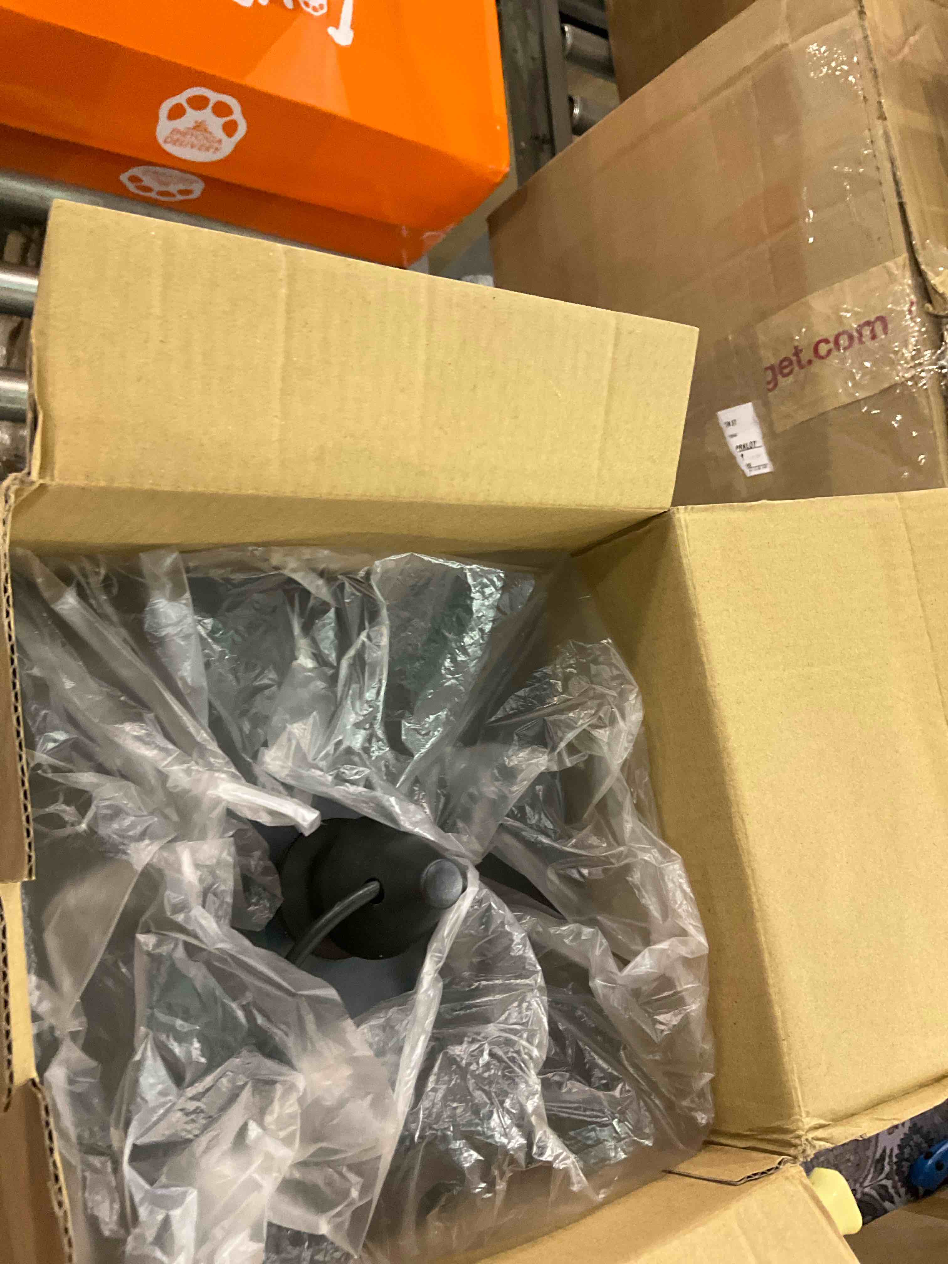 https://s3.amazonaws.com/lotting-images-prod/BargainHunt/EXS01112344_1710847615897.jpeg