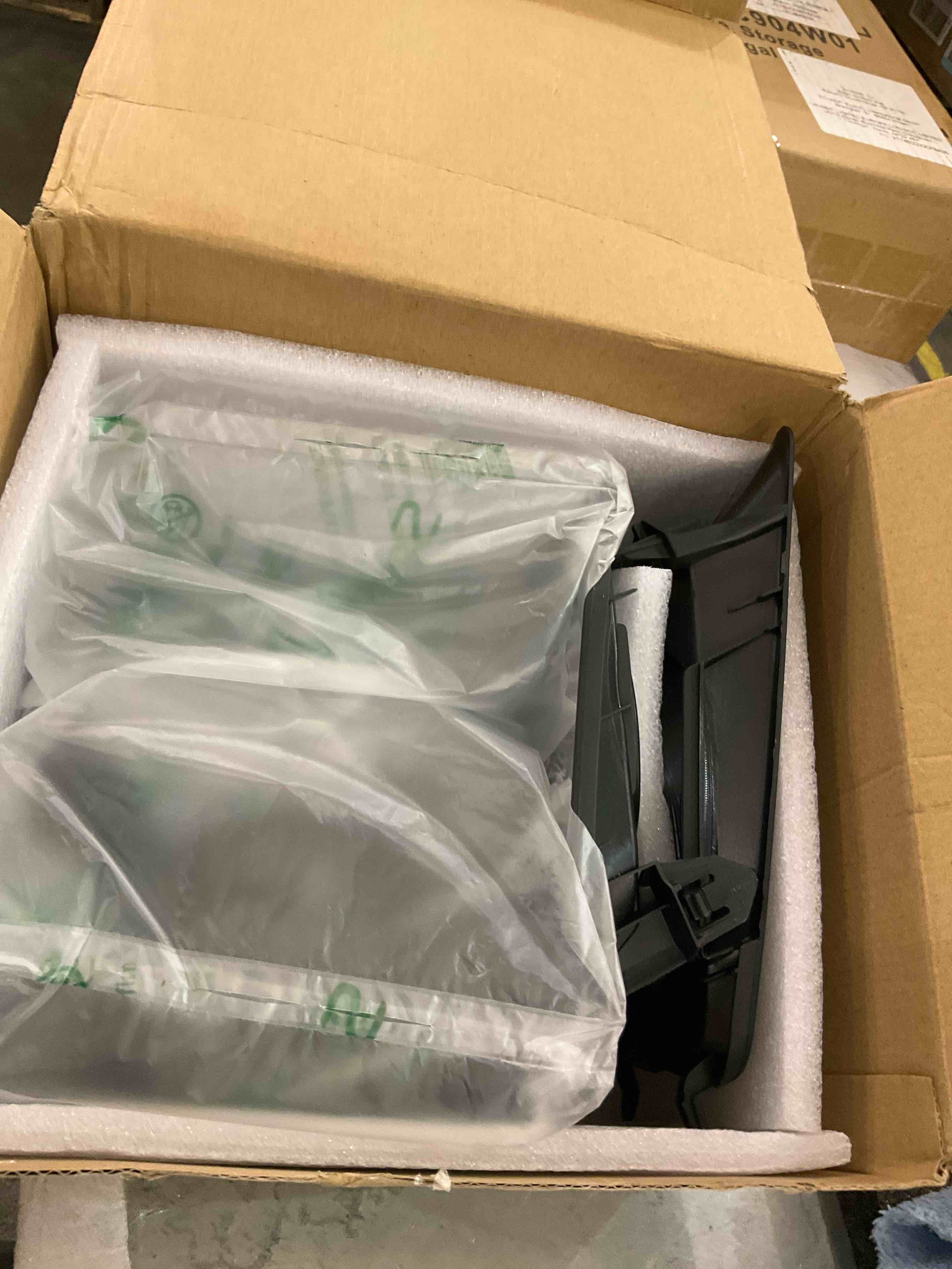 https://s3.amazonaws.com/lotting-images-prod/BargainHunt/EXS01112394_1710945572856.jpeg