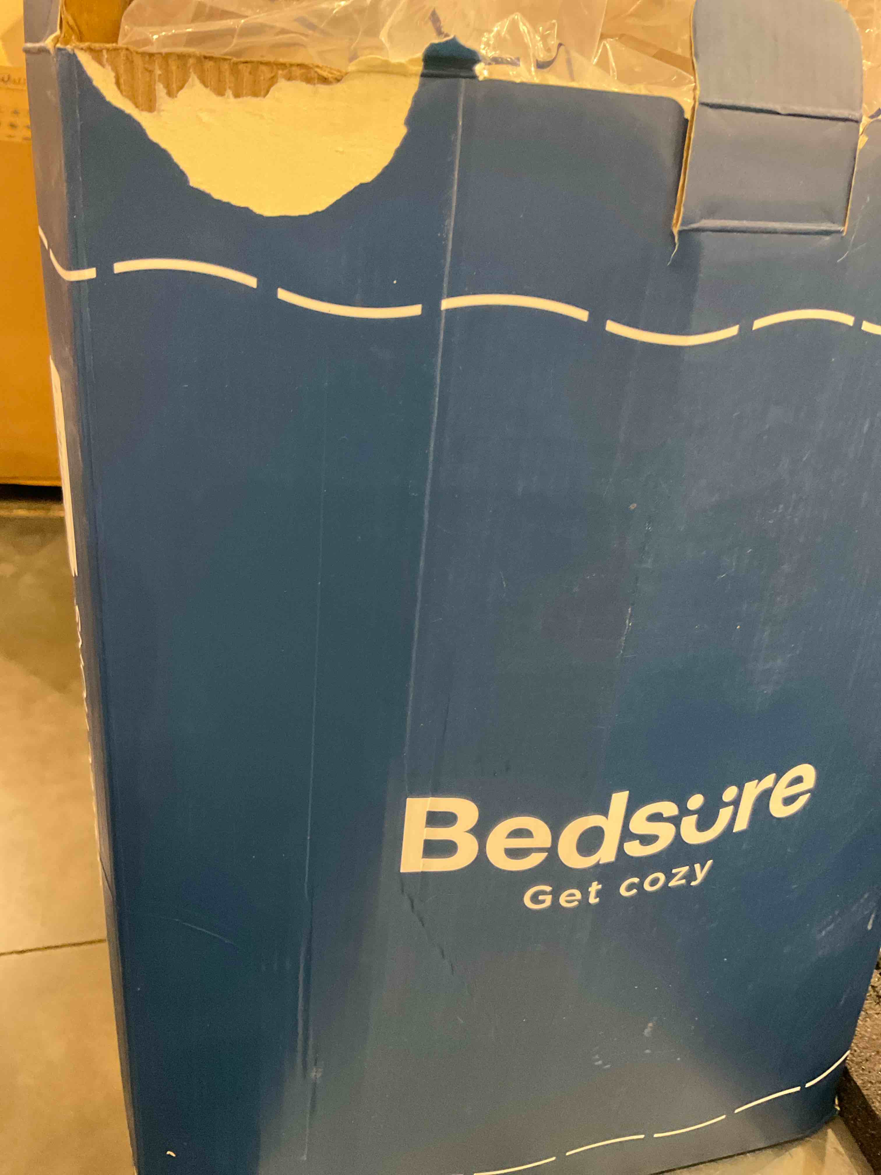 https://s3.amazonaws.com/lotting-images-prod/BargainHunt/EXS01112396_1710945822864.jpeg