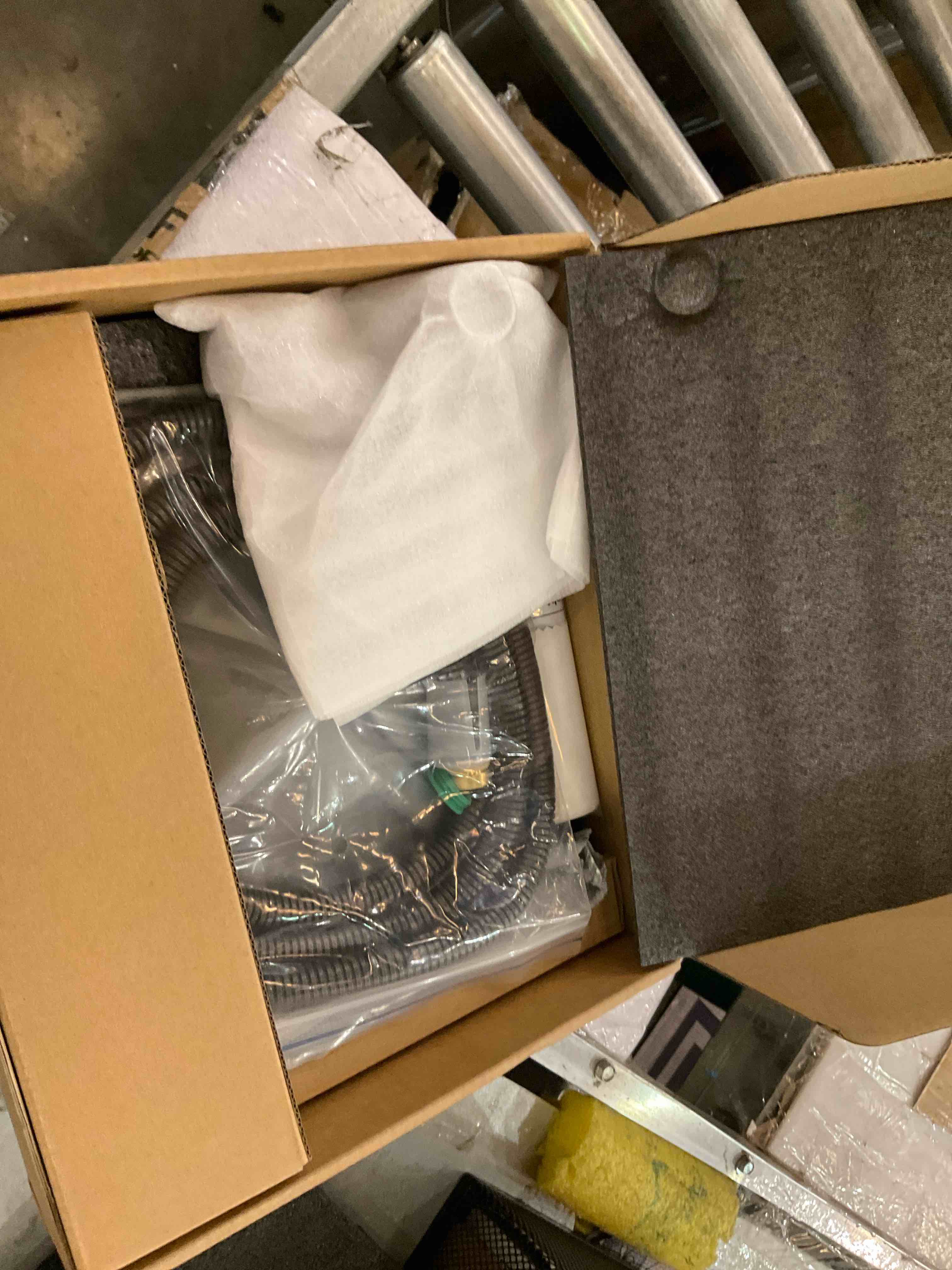 https://s3.amazonaws.com/lotting-images-prod/BargainHunt/EXS01112447_1710961453606.jpeg