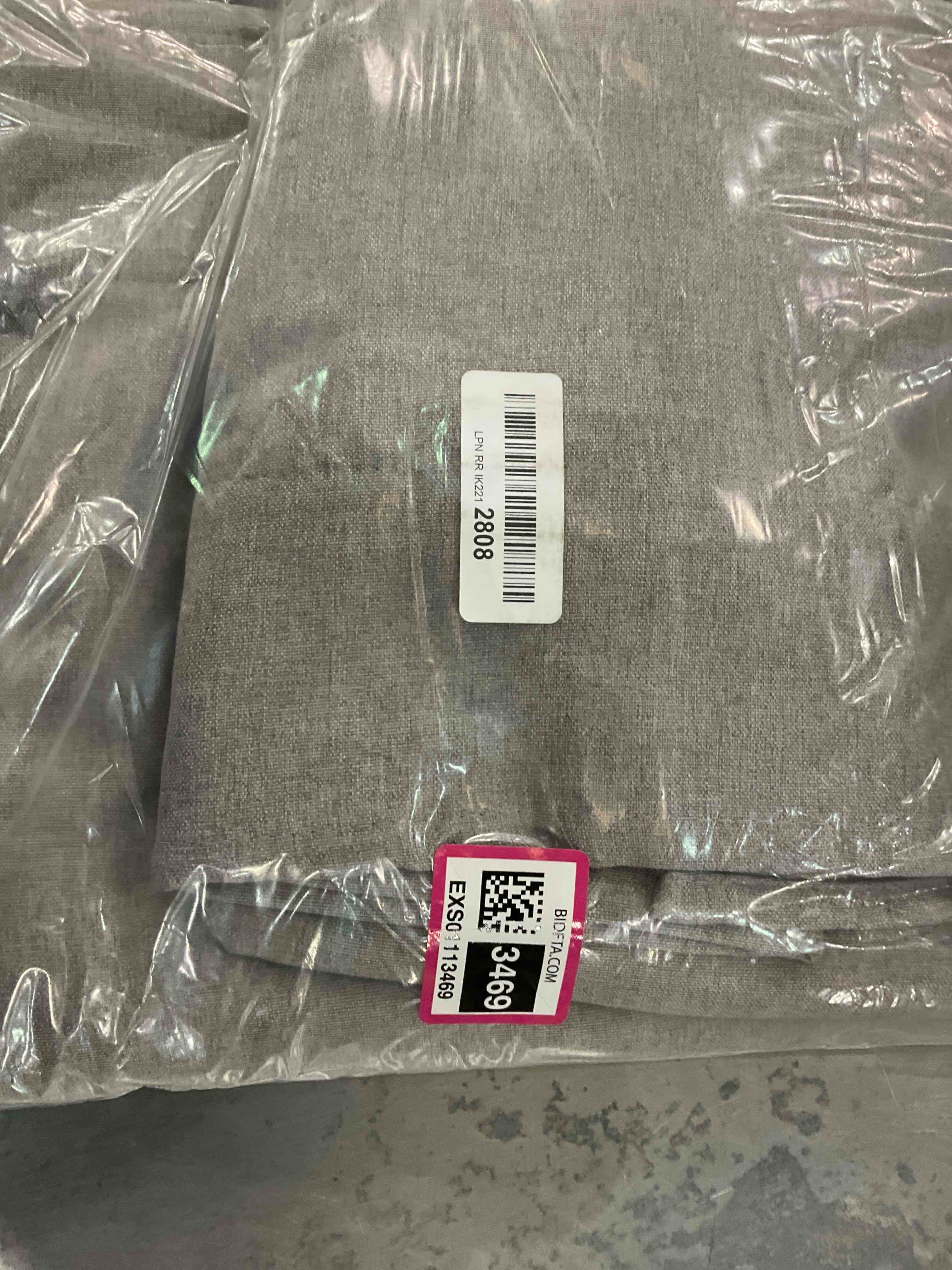 https://s3.amazonaws.com/lotting-images-prod/BargainHunt/EXS01113469_1706550293212.jpeg