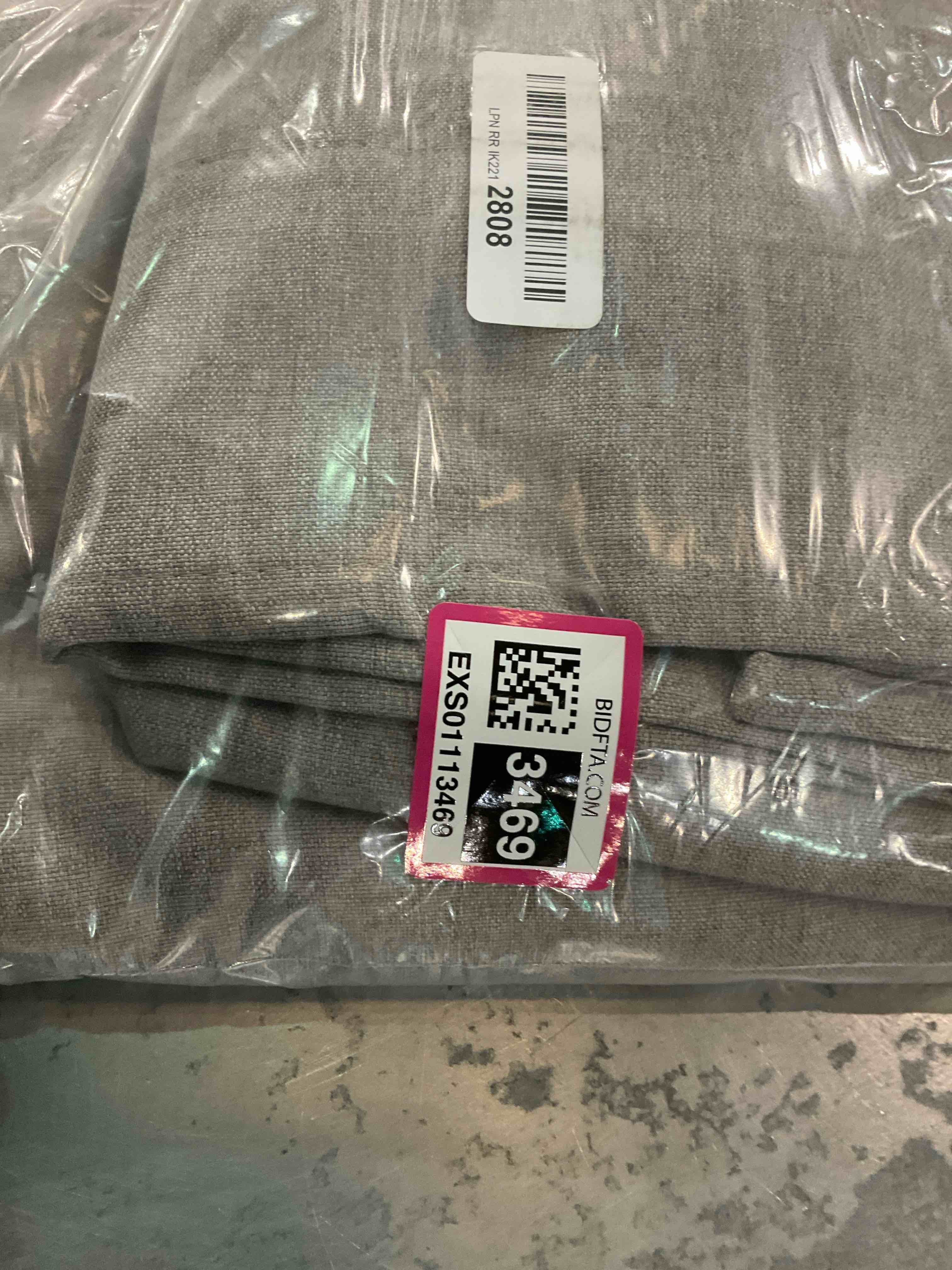 https://s3.amazonaws.com/lotting-images-prod/BargainHunt/EXS01113469_1706550294406.jpeg
