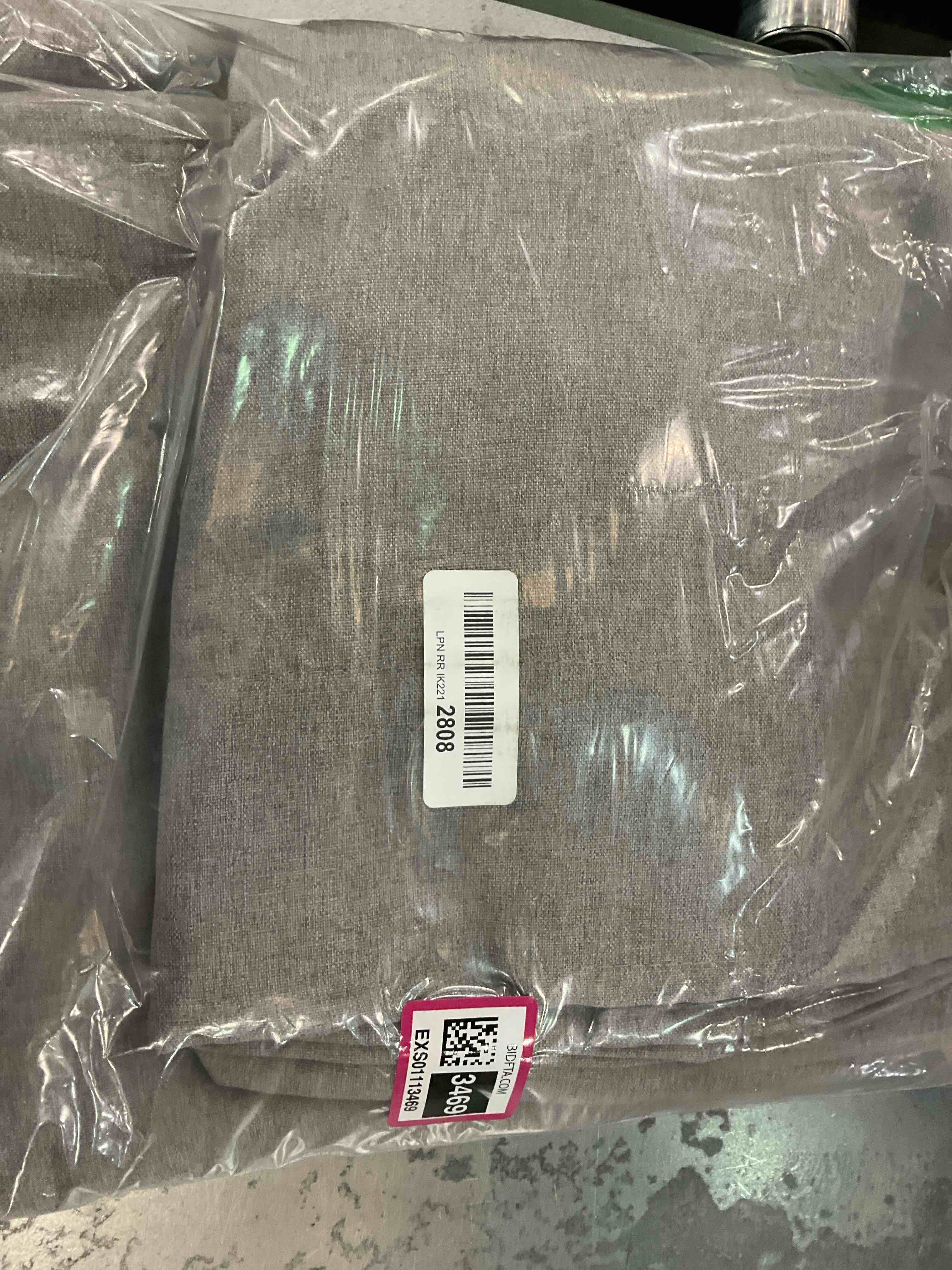 https://s3.amazonaws.com/lotting-images-prod/BargainHunt/EXS01113469_1706550296289.jpeg
