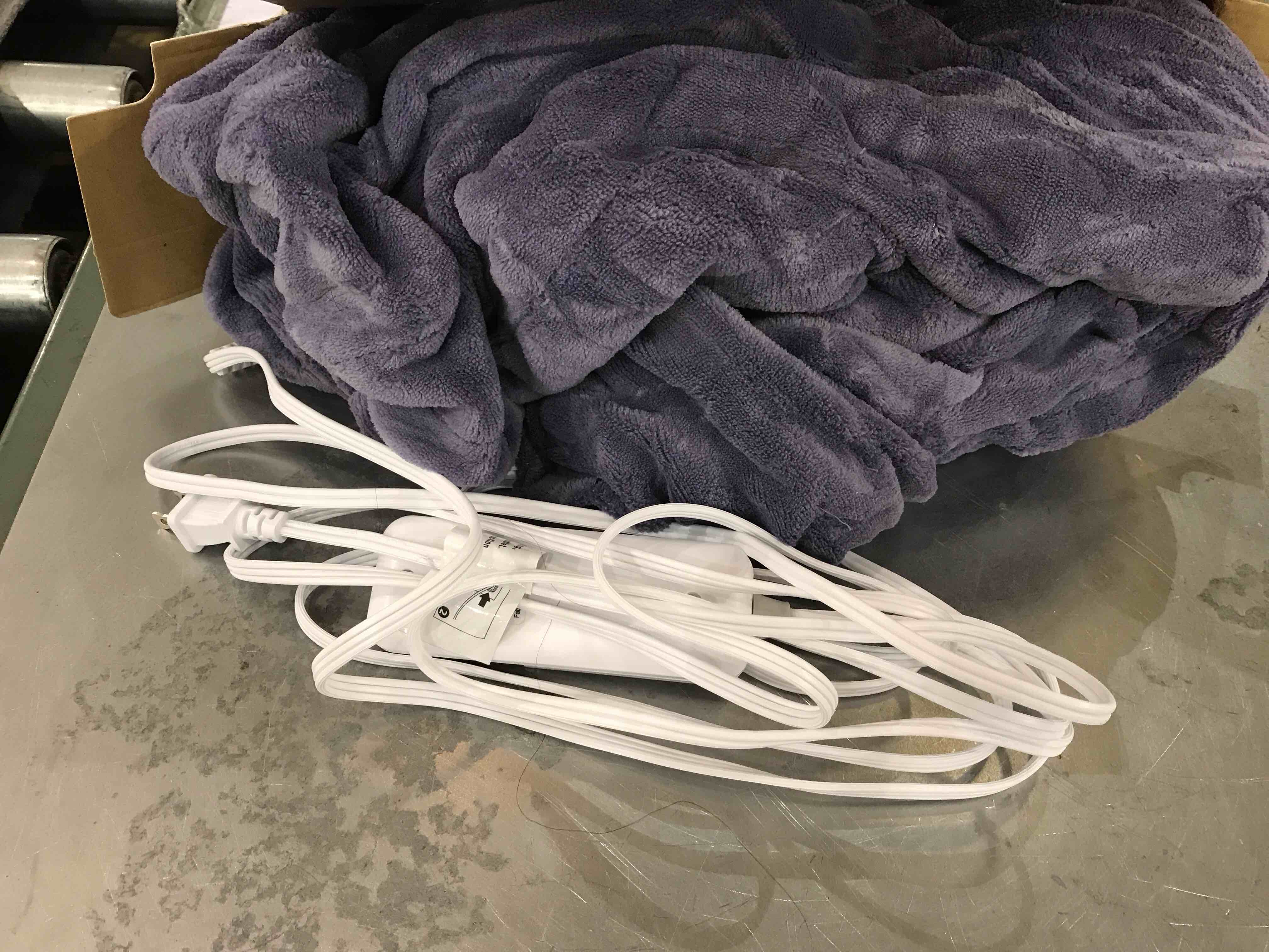 https://s3.amazonaws.com/lotting-images-prod/BargainHunt/EXS01114015_1707404732691.jpeg