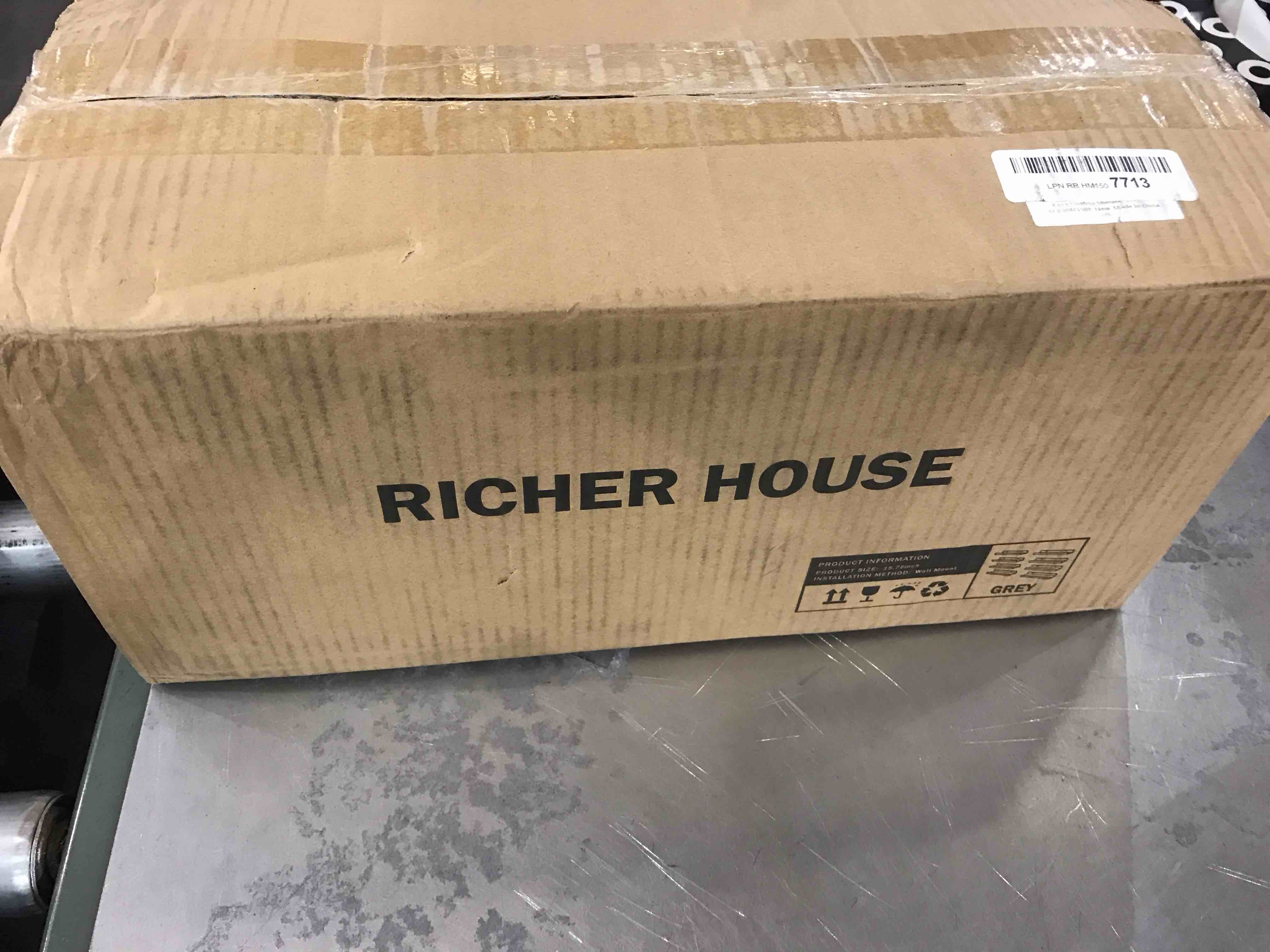 https://s3.amazonaws.com/lotting-images-prod/BargainHunt/EXS01114536_1707144657208.jpeg