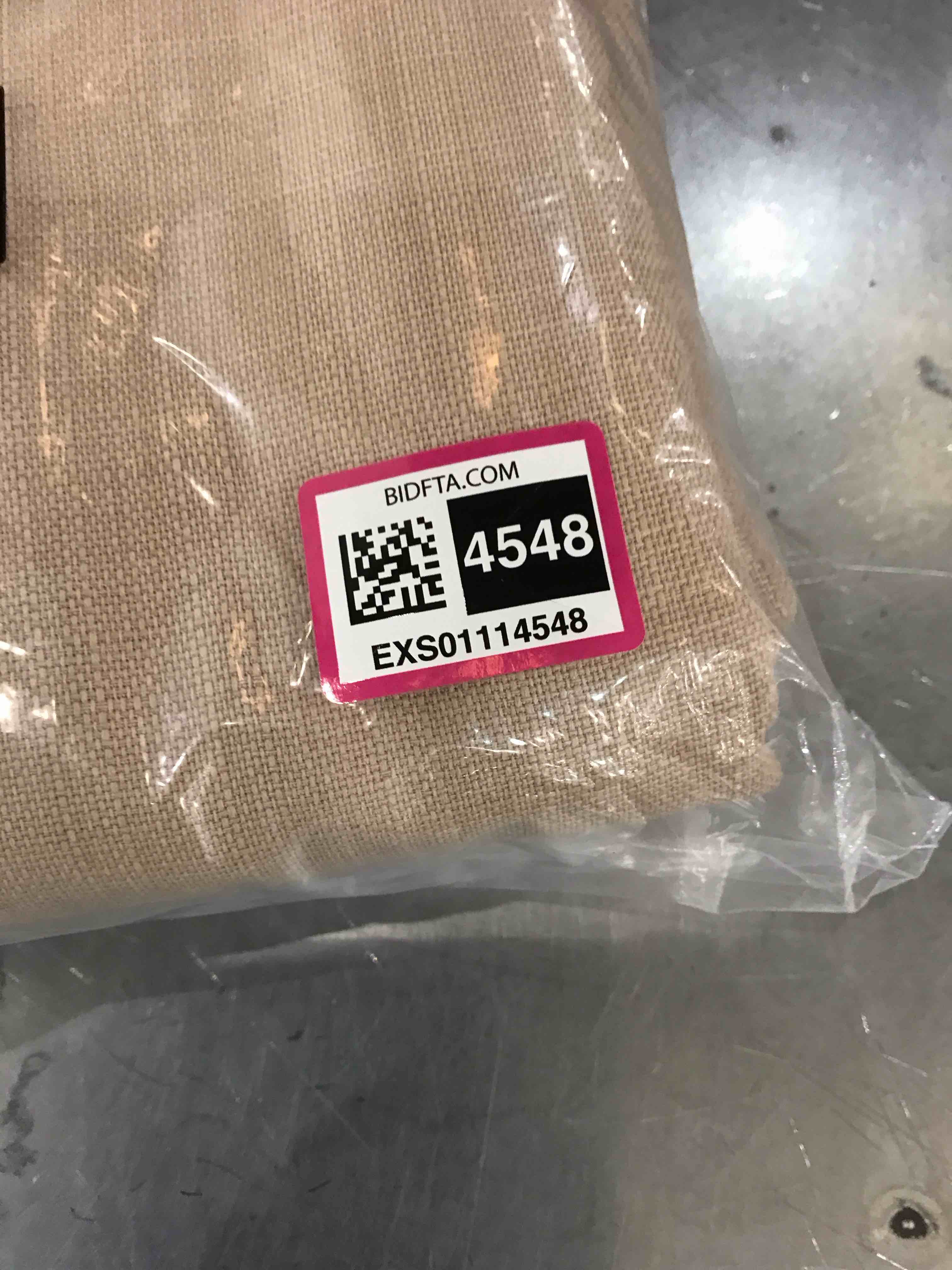 https://s3.amazonaws.com/lotting-images-prod/BargainHunt/EXS01114548_1707146418417.jpeg