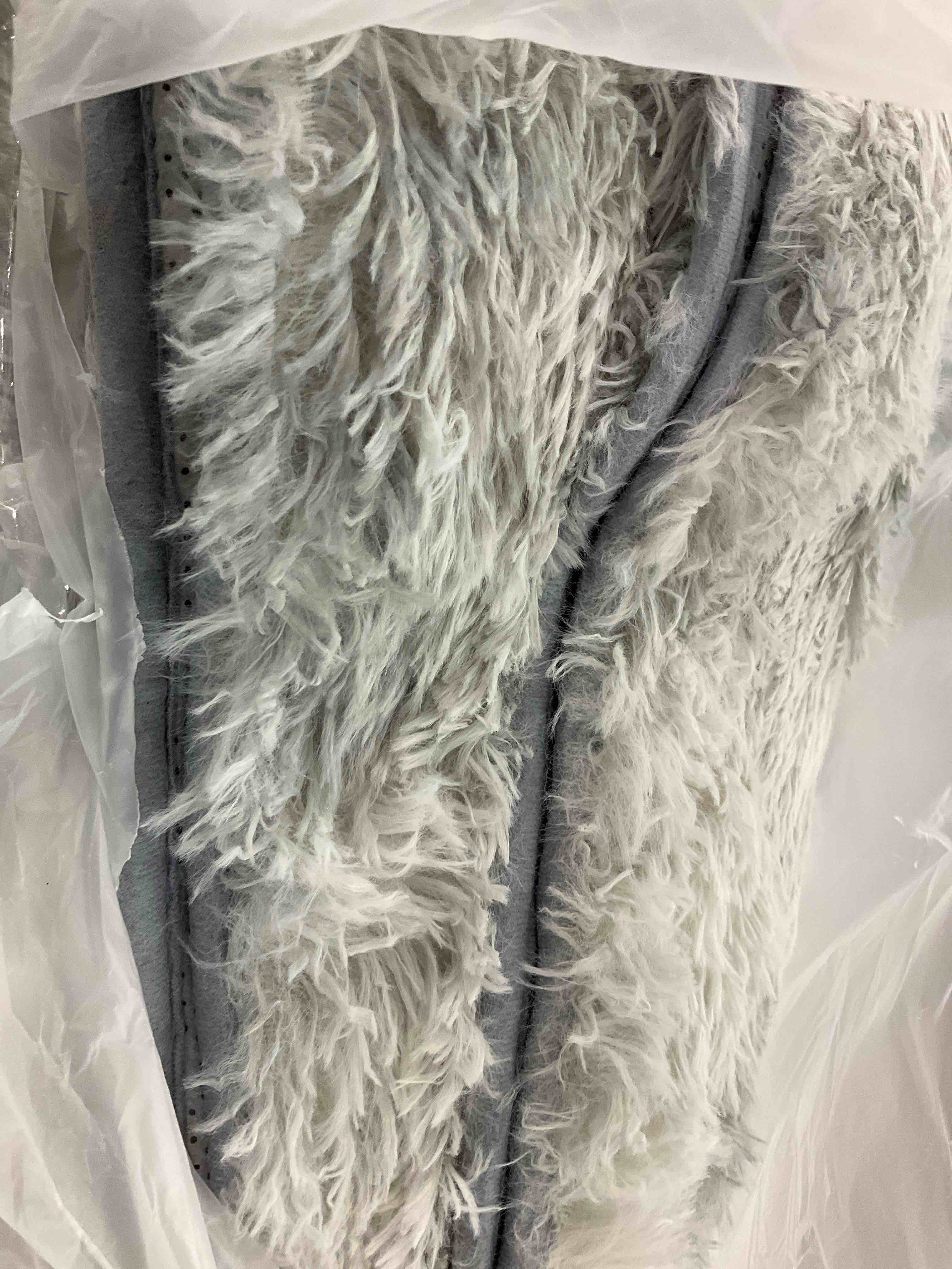 https://s3.amazonaws.com/lotting-images-prod/BargainHunt/EXS01118465_1707322910334.jpeg