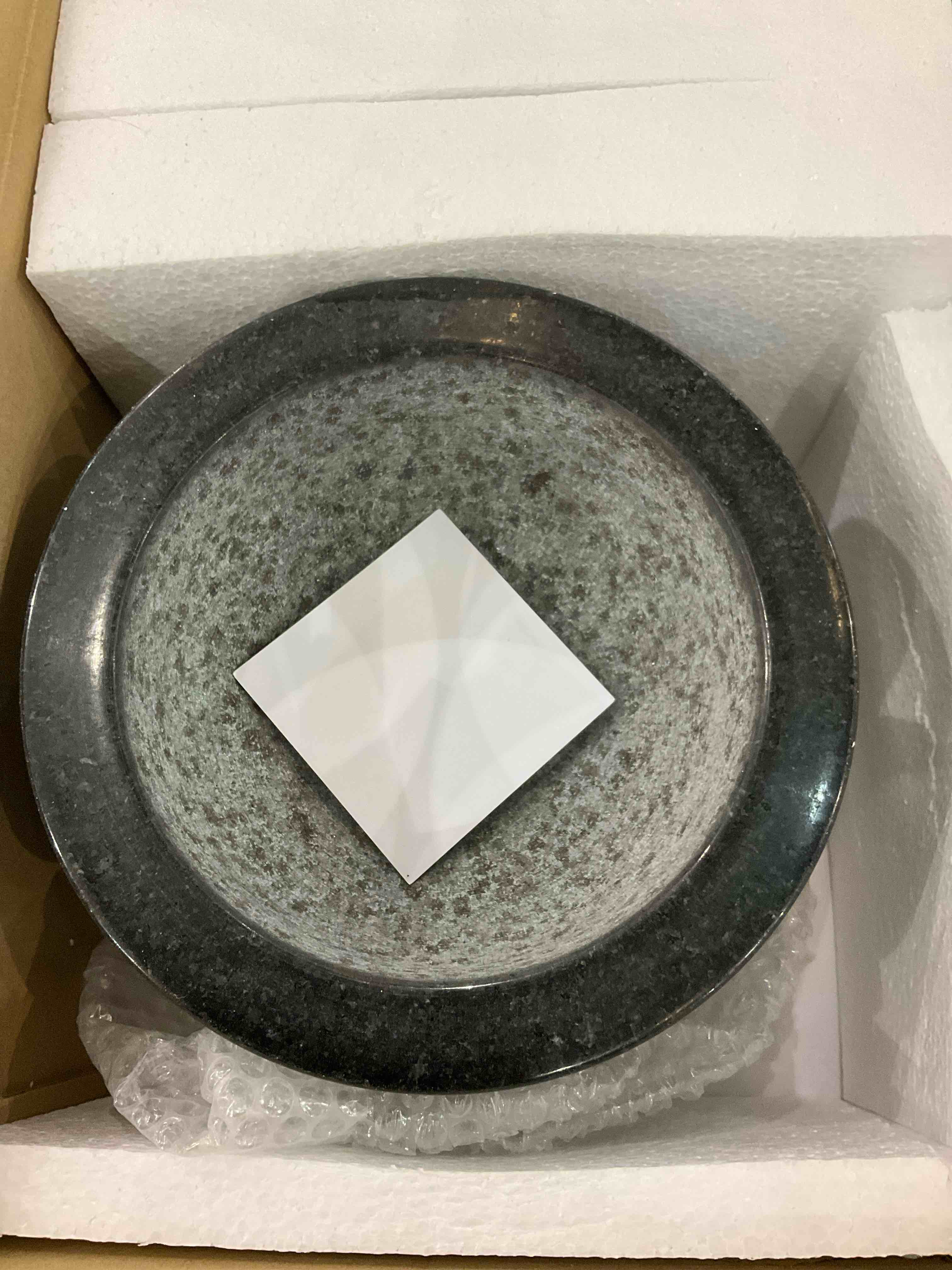 https://s3.amazonaws.com/lotting-images-prod/BargainHunt/EXS01122883_1706626469241.jpeg
