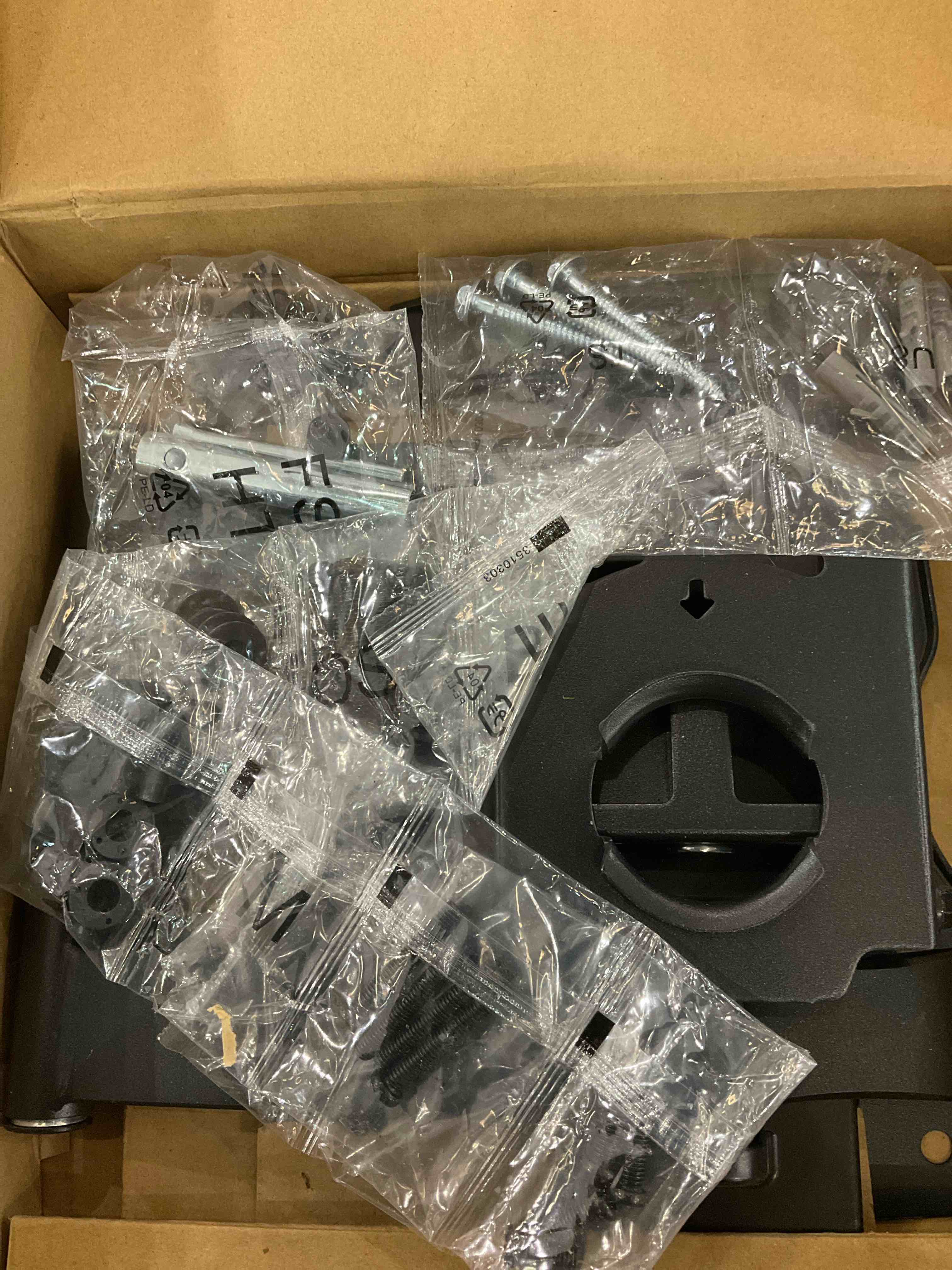 https://s3.amazonaws.com/lotting-images-prod/BargainHunt/EXS01122944_1706638456793.jpeg