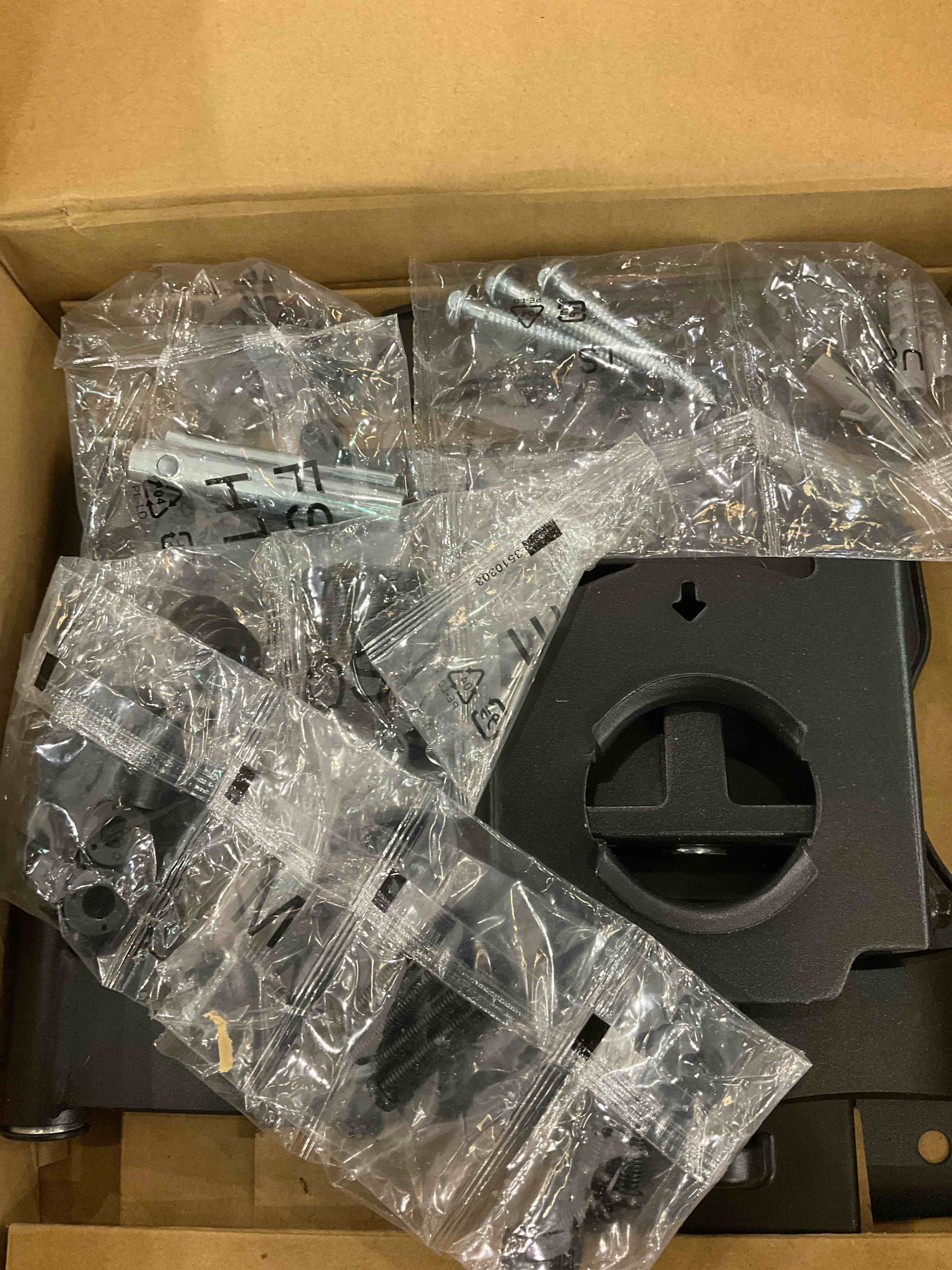 https://s3.amazonaws.com/lotting-images-prod/BargainHunt/EXS01122944_1706638457917.jpeg