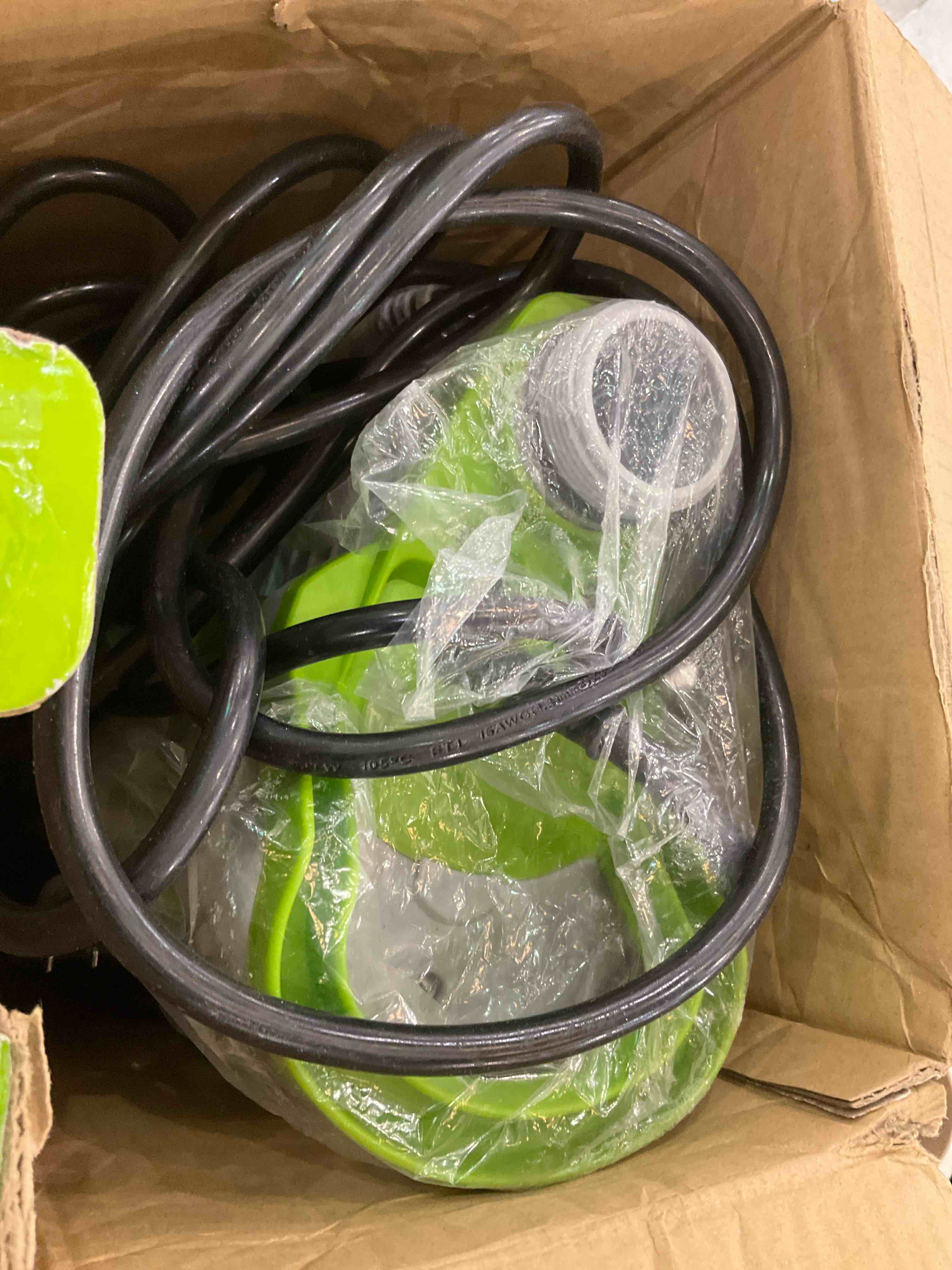 https://s3.amazonaws.com/lotting-images-prod/BargainHunt/EXS01126307_1707324845266.jpeg
