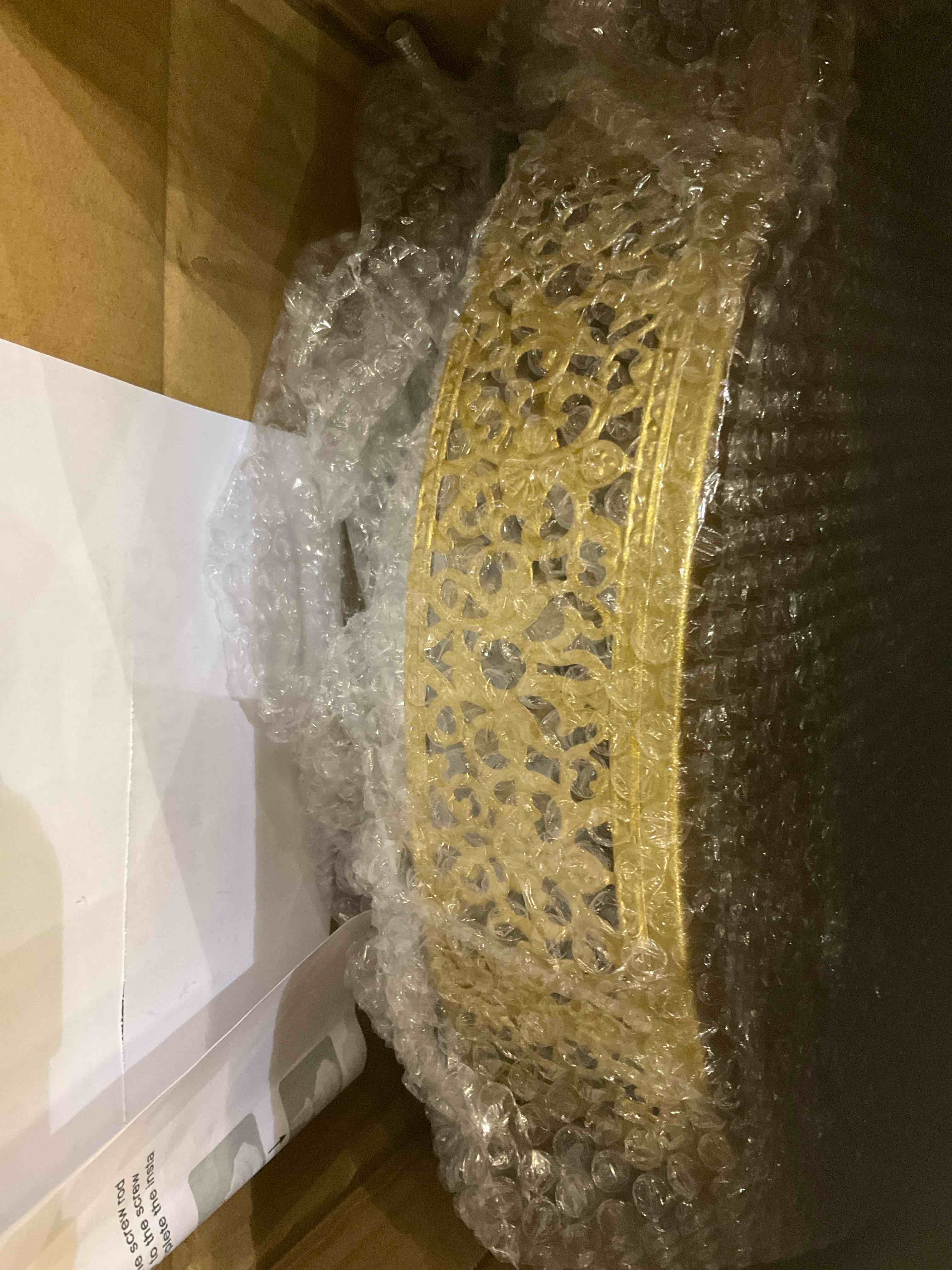 https://s3.amazonaws.com/lotting-images-prod/BargainHunt/EXS01126414_1707415072804.jpeg