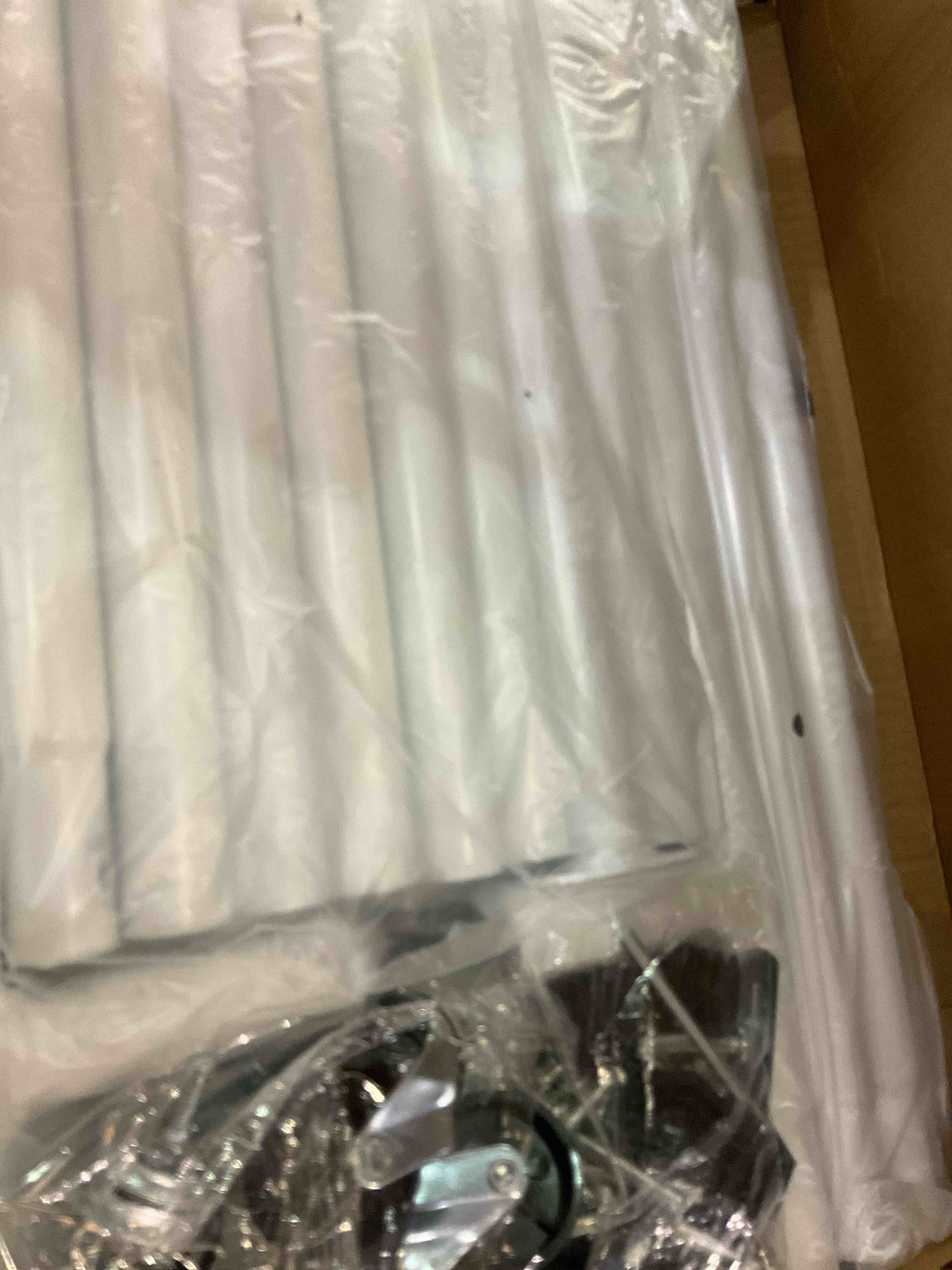 https://s3.amazonaws.com/lotting-images-prod/BargainHunt/EXS01126437_1707420649226.jpeg