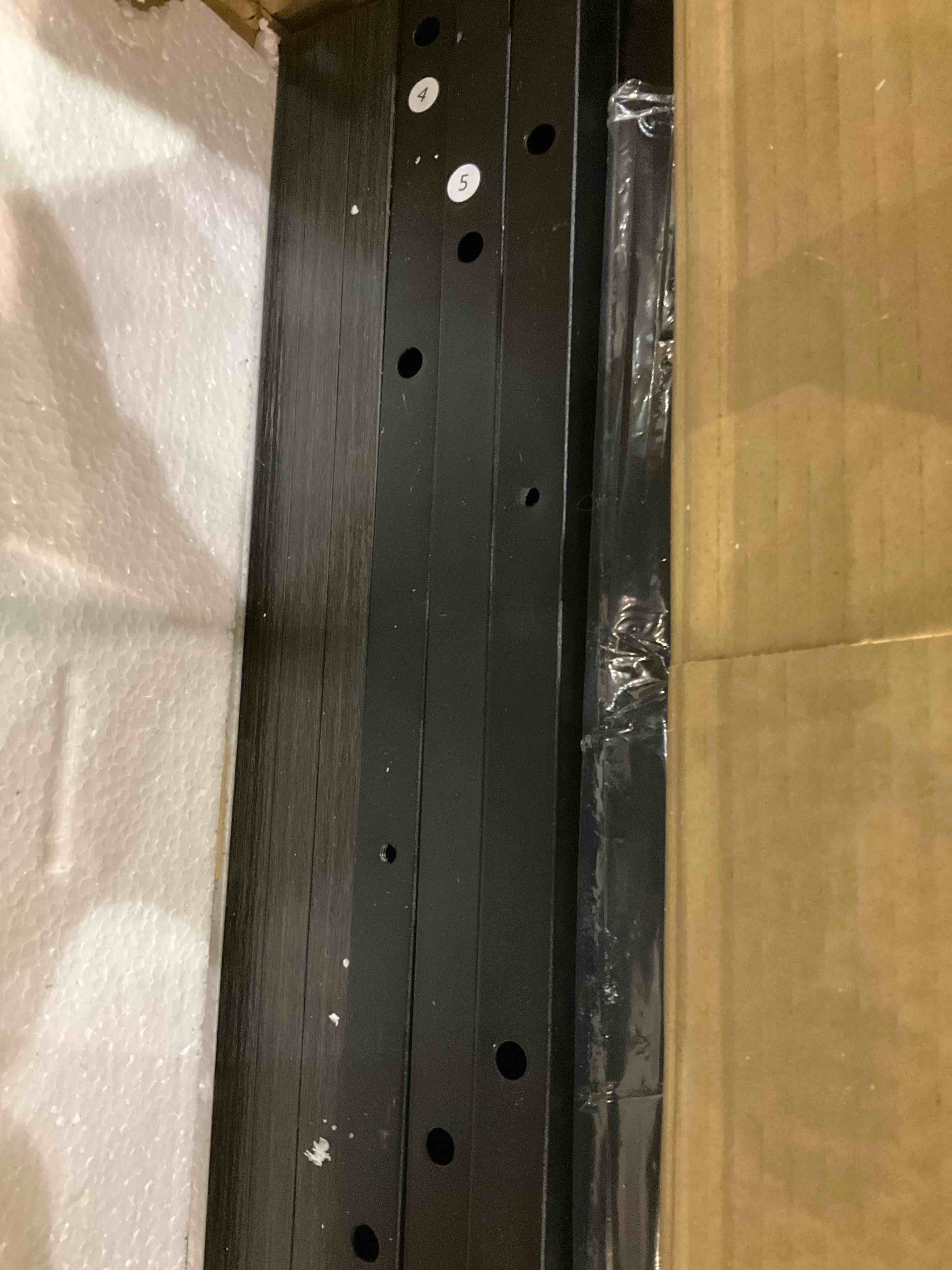 https://s3.amazonaws.com/lotting-images-prod/BargainHunt/EXS01126473_1707489017605.jpeg