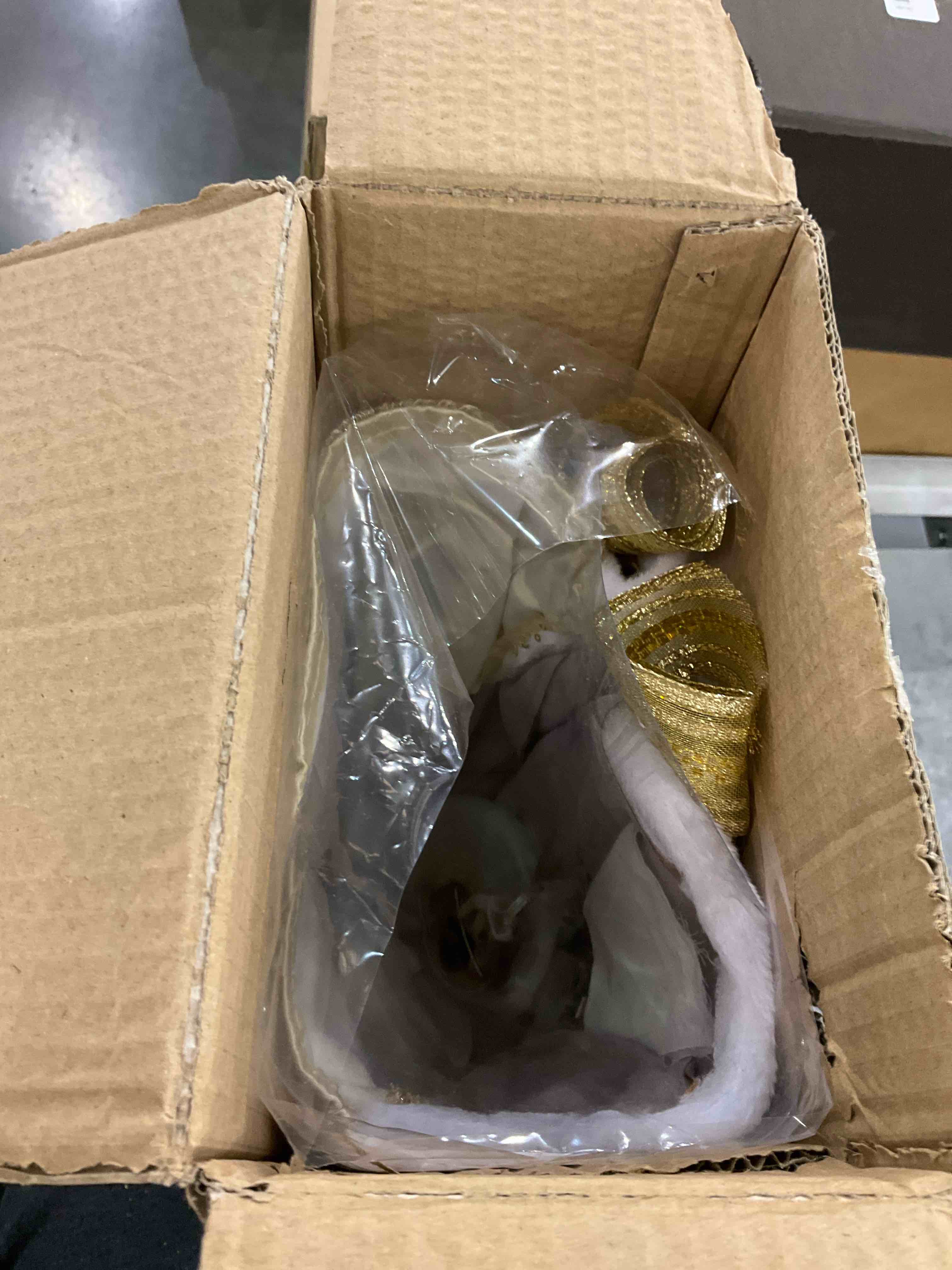 https://s3.amazonaws.com/lotting-images-prod/BargainHunt/EXS01129133_1706712456278.jpeg