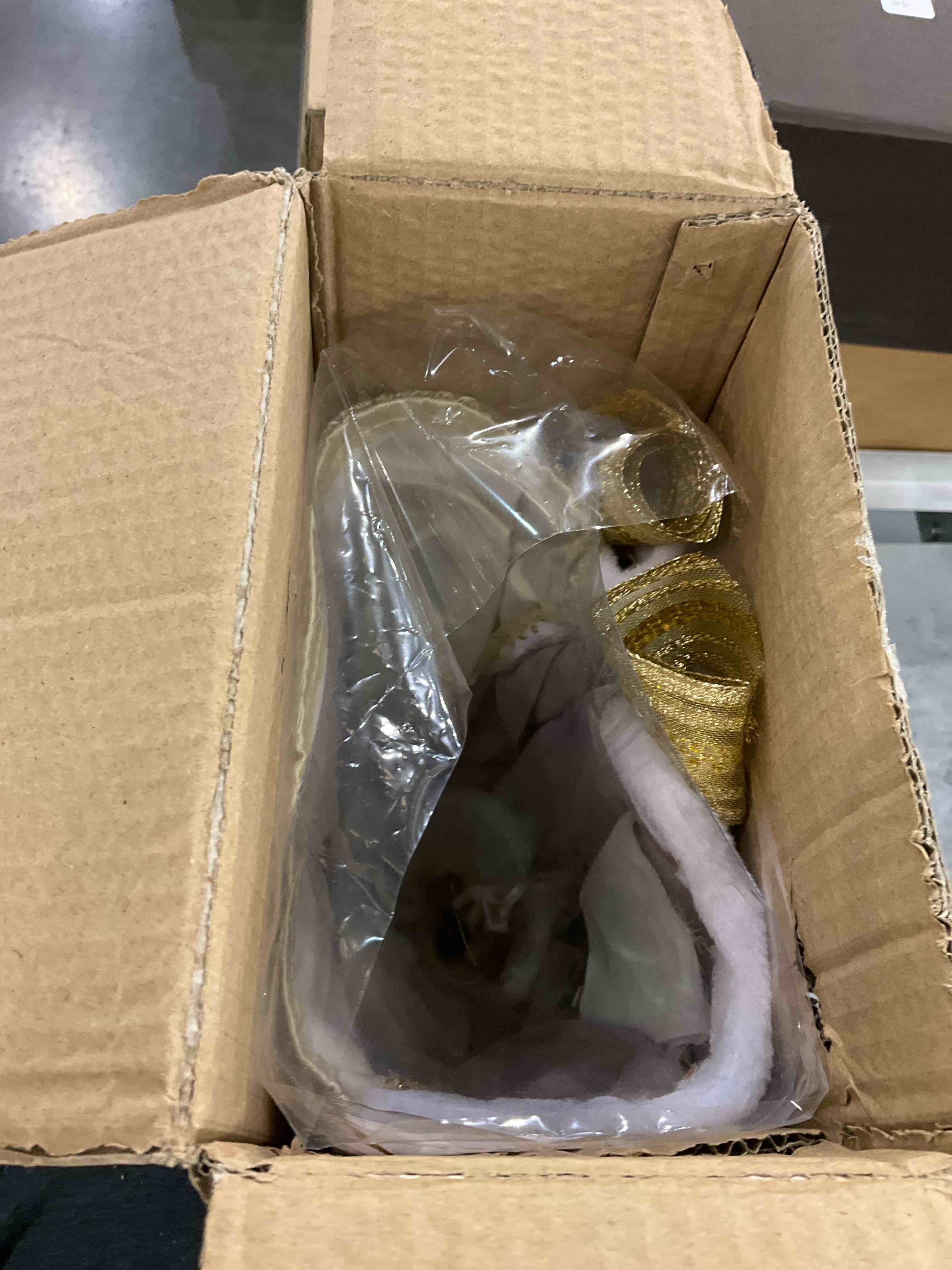 https://s3.amazonaws.com/lotting-images-prod/BargainHunt/EXS01129133_1706712457362.jpeg