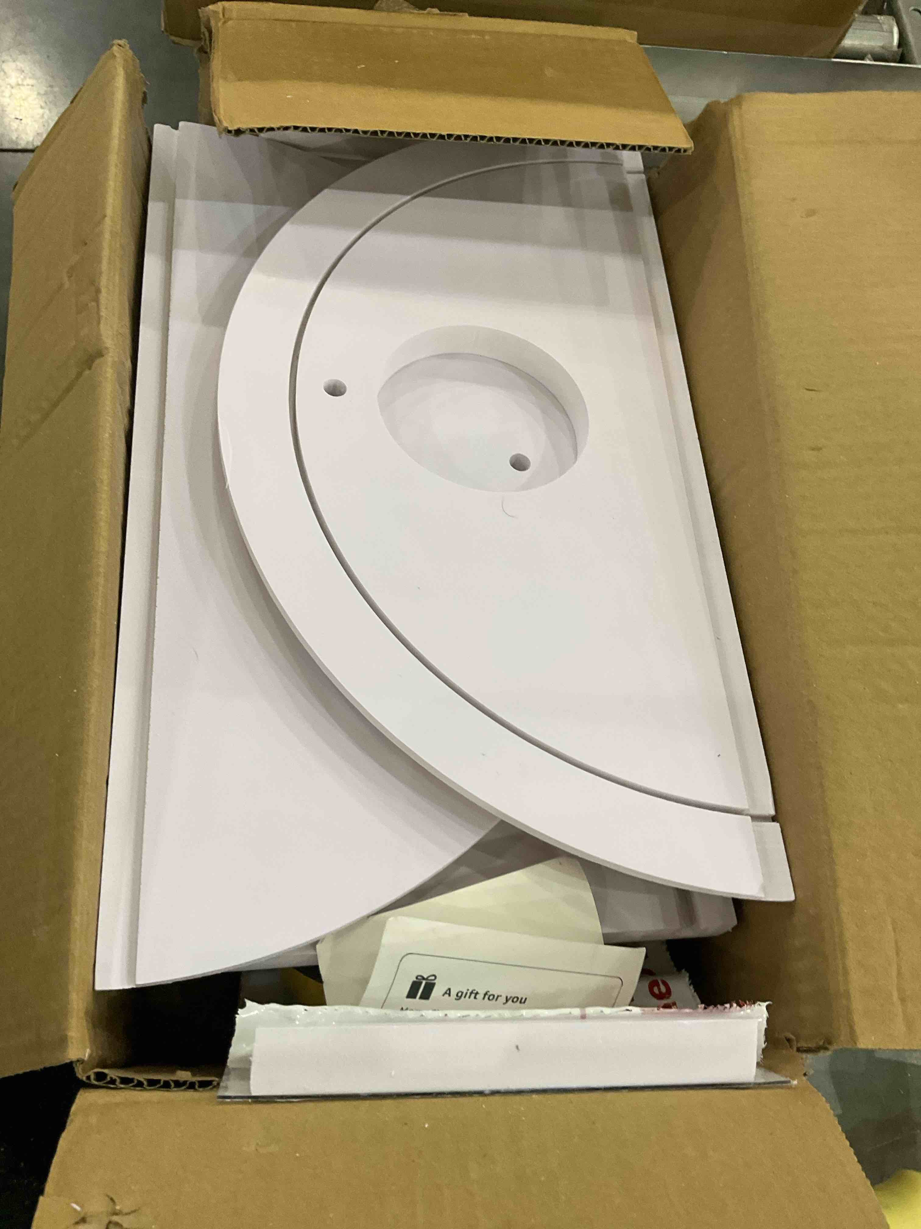 https://s3.amazonaws.com/lotting-images-prod/BargainHunt/EXS01129160_1706716126679.jpeg