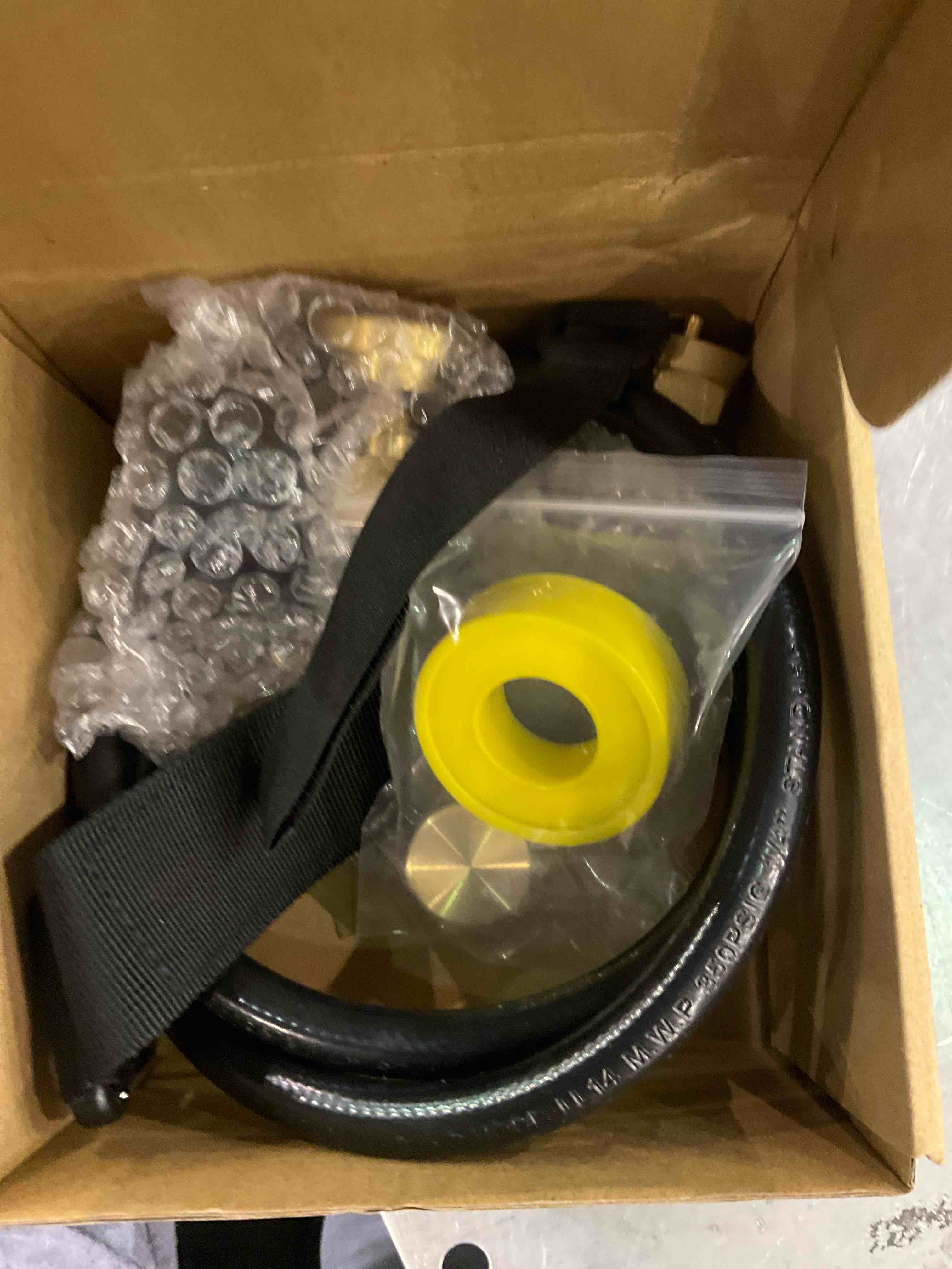 https://s3.amazonaws.com/lotting-images-prod/BargainHunt/EXS01129288_1706790607476.jpeg