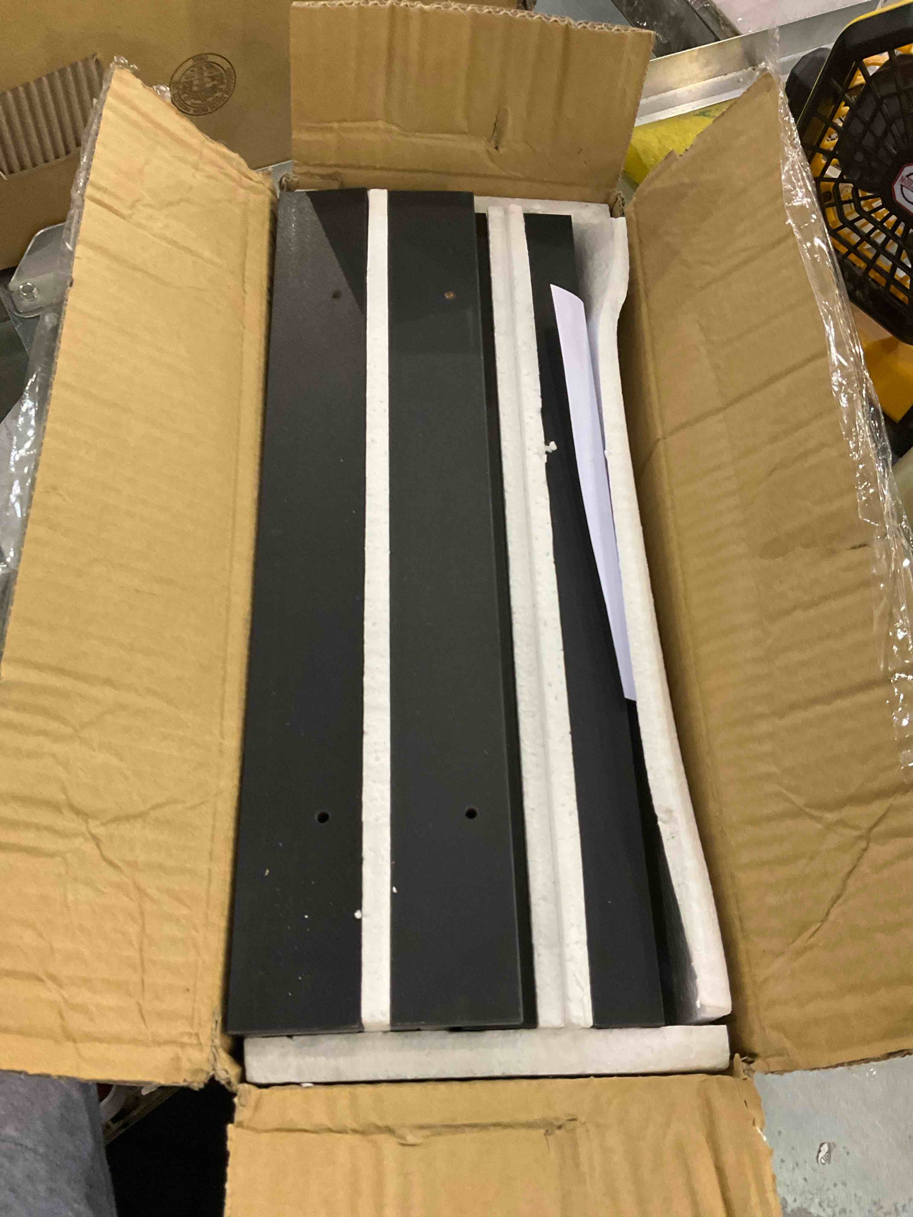 https://s3.amazonaws.com/lotting-images-prod/BargainHunt/EXS01129296_1706791227588.jpeg