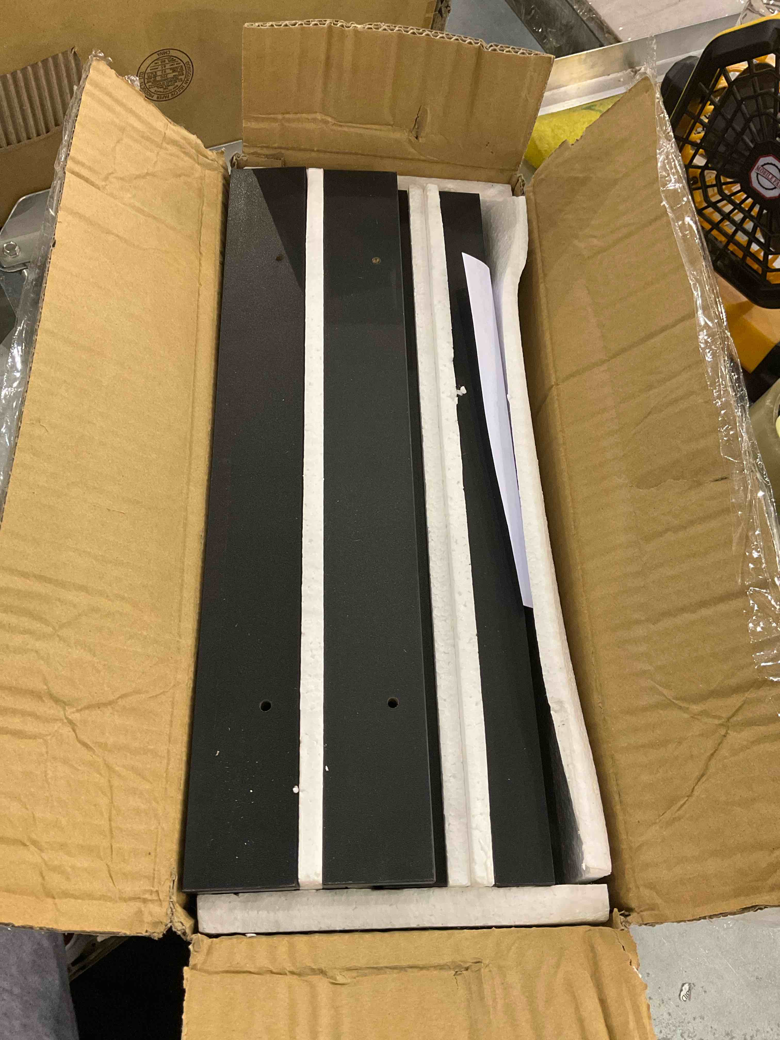 https://s3.amazonaws.com/lotting-images-prod/BargainHunt/EXS01129296_1706791228881.jpeg