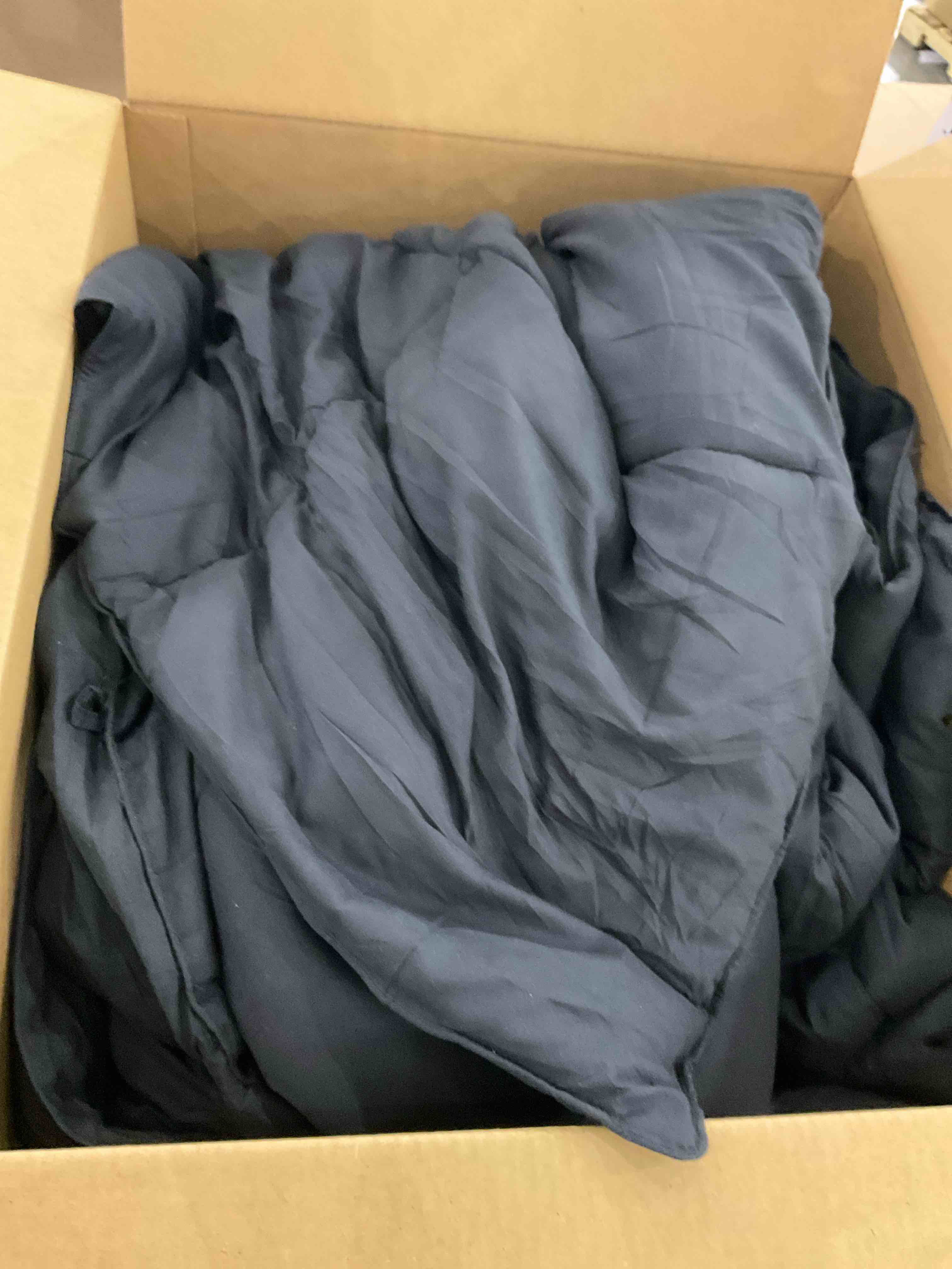 https://s3.amazonaws.com/lotting-images-prod/BargainHunt/EXS01129355_1706797557587.jpeg