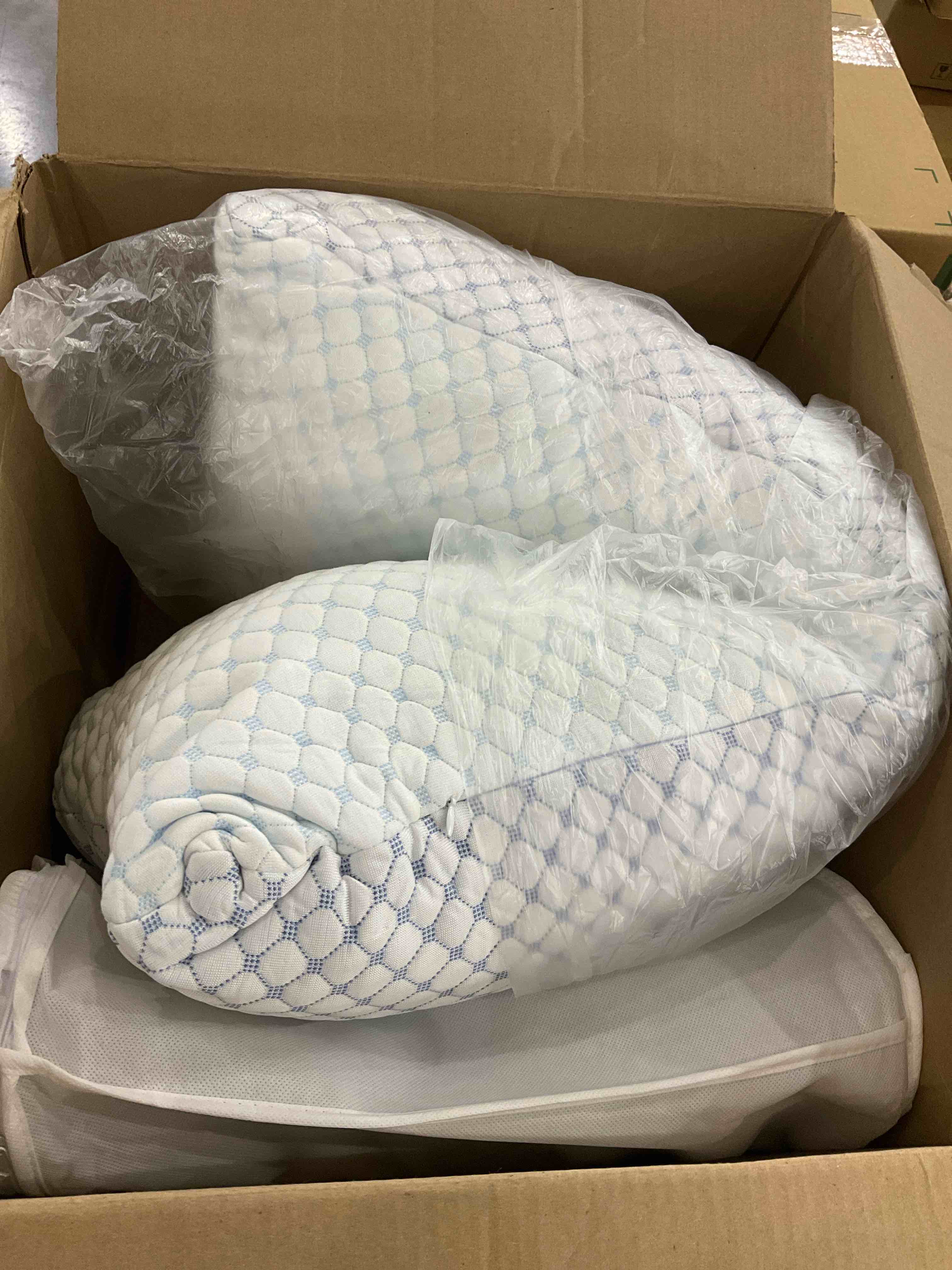 https://s3.amazonaws.com/lotting-images-prod/BargainHunt/EXS01129368_1706799093672.jpeg