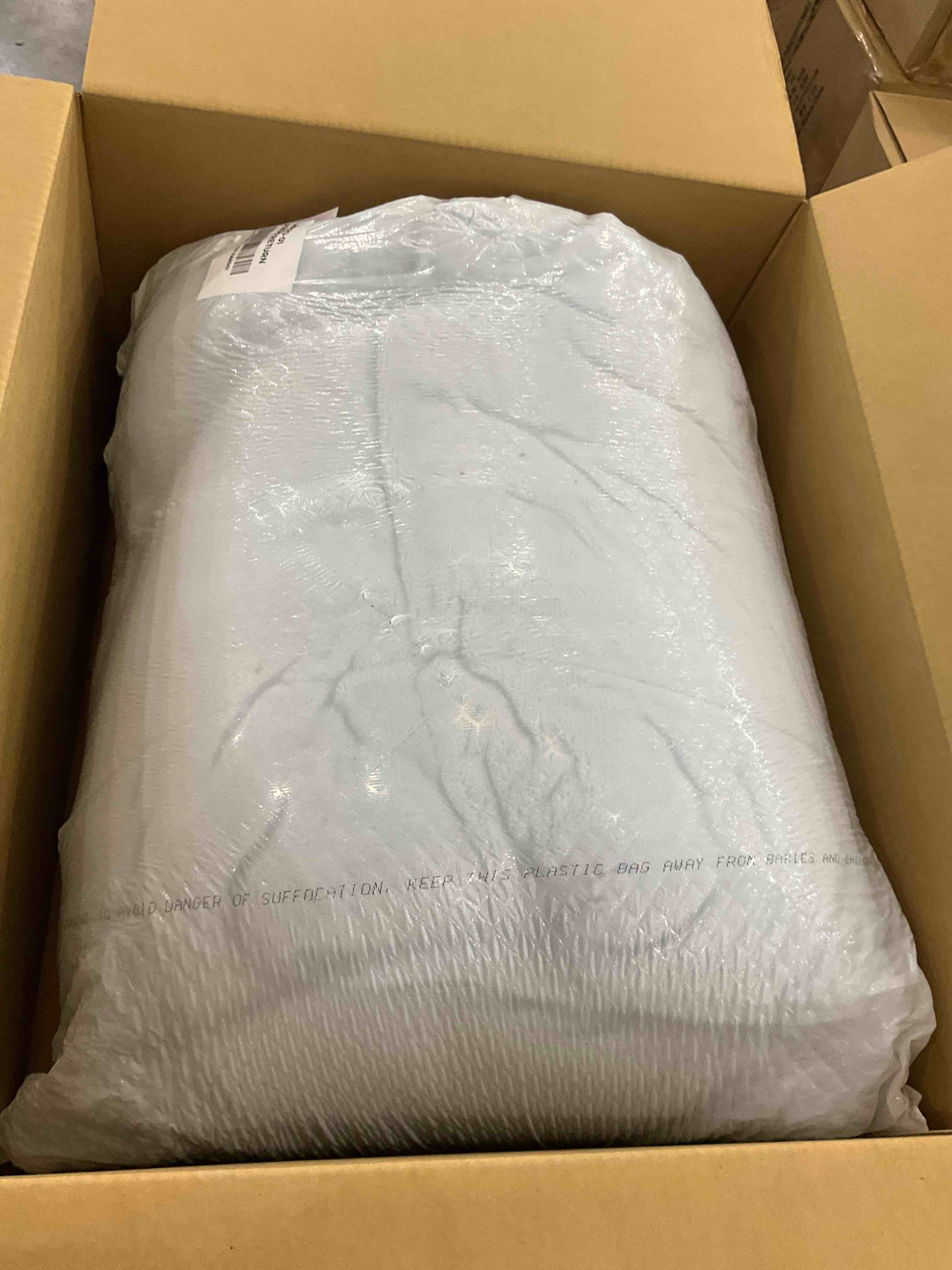 https://s3.amazonaws.com/lotting-images-prod/BargainHunt/EXS01129439_1706811224260.jpeg