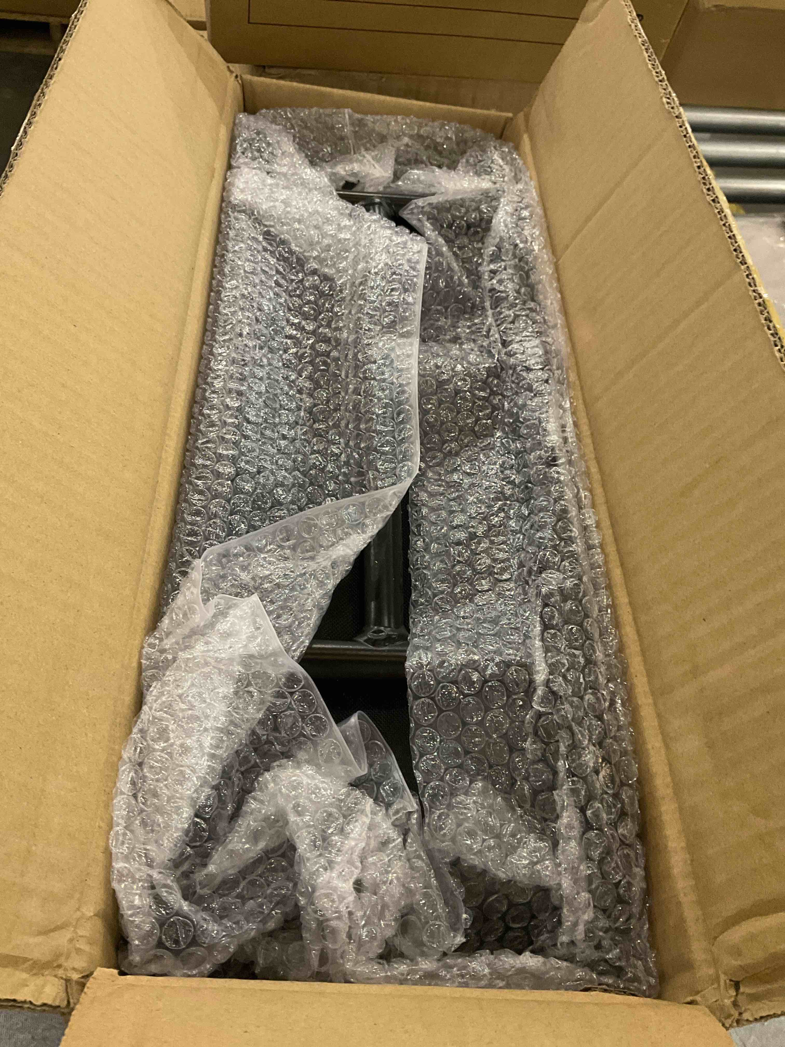 https://s3.amazonaws.com/lotting-images-prod/BargainHunt/EXS01129486_1706817421569.jpeg