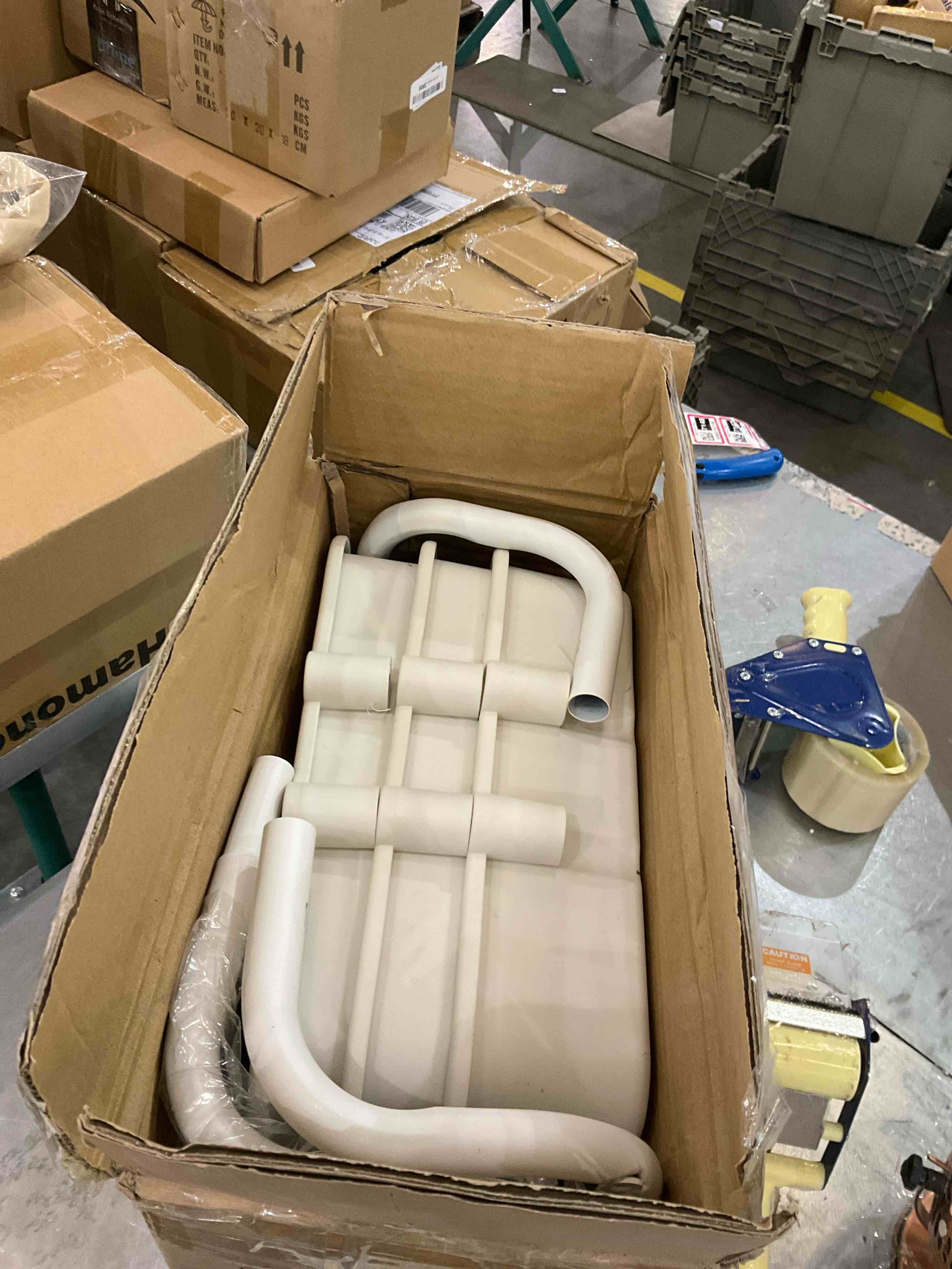 https://s3.amazonaws.com/lotting-images-prod/BargainHunt/EXS01130582_1706805309532.jpeg