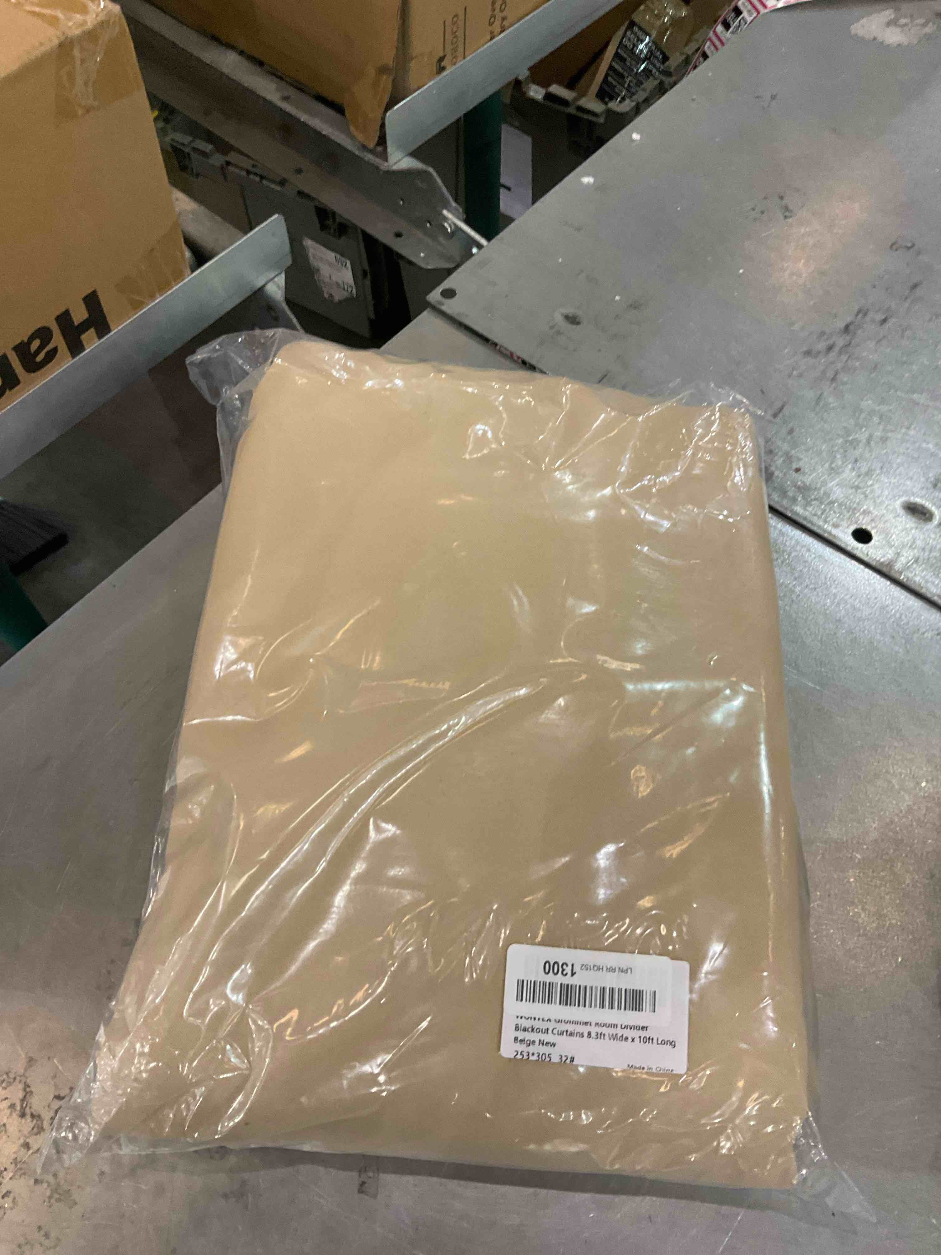 https://s3.amazonaws.com/lotting-images-prod/BargainHunt/EXS01130584_1706805507323.jpeg
