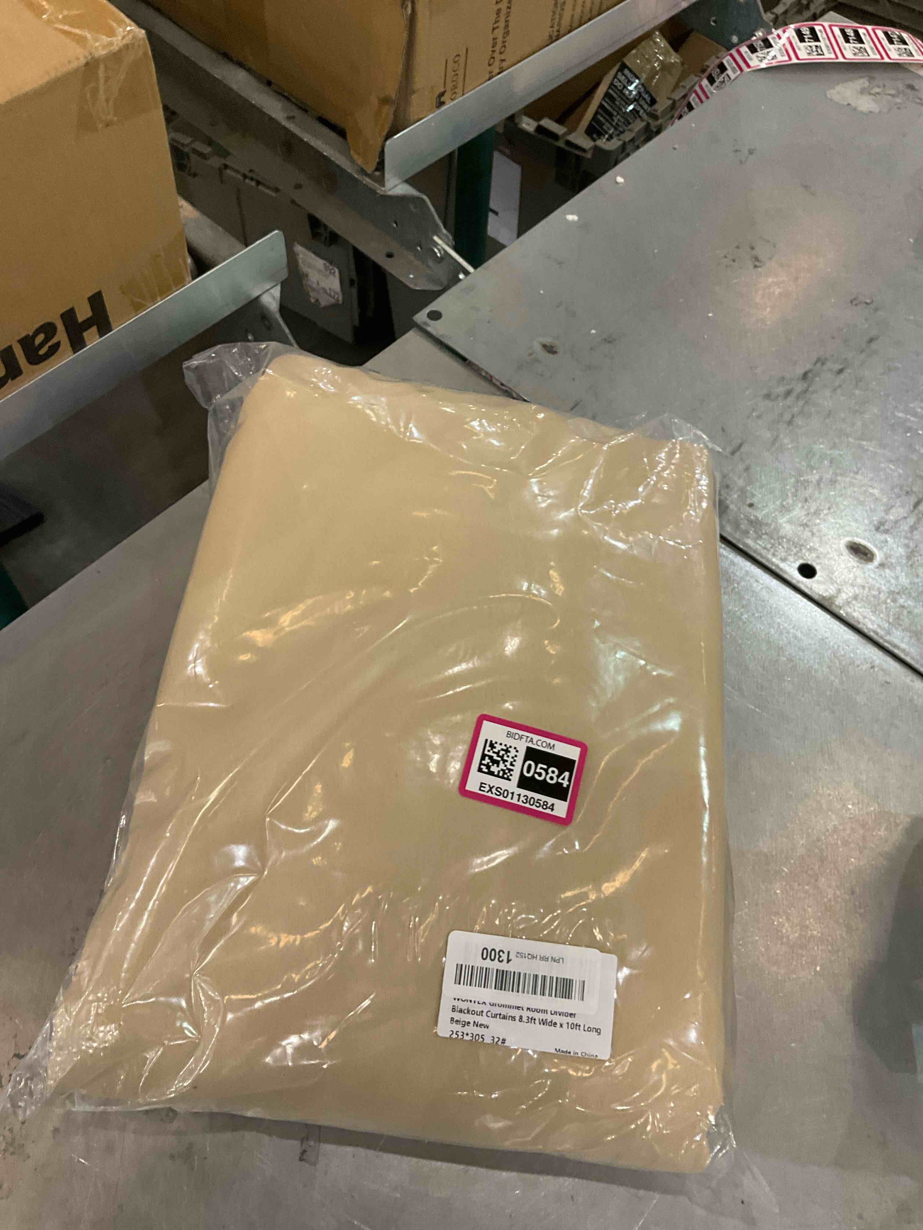 https://s3.amazonaws.com/lotting-images-prod/BargainHunt/EXS01130584_1706805517073.jpeg