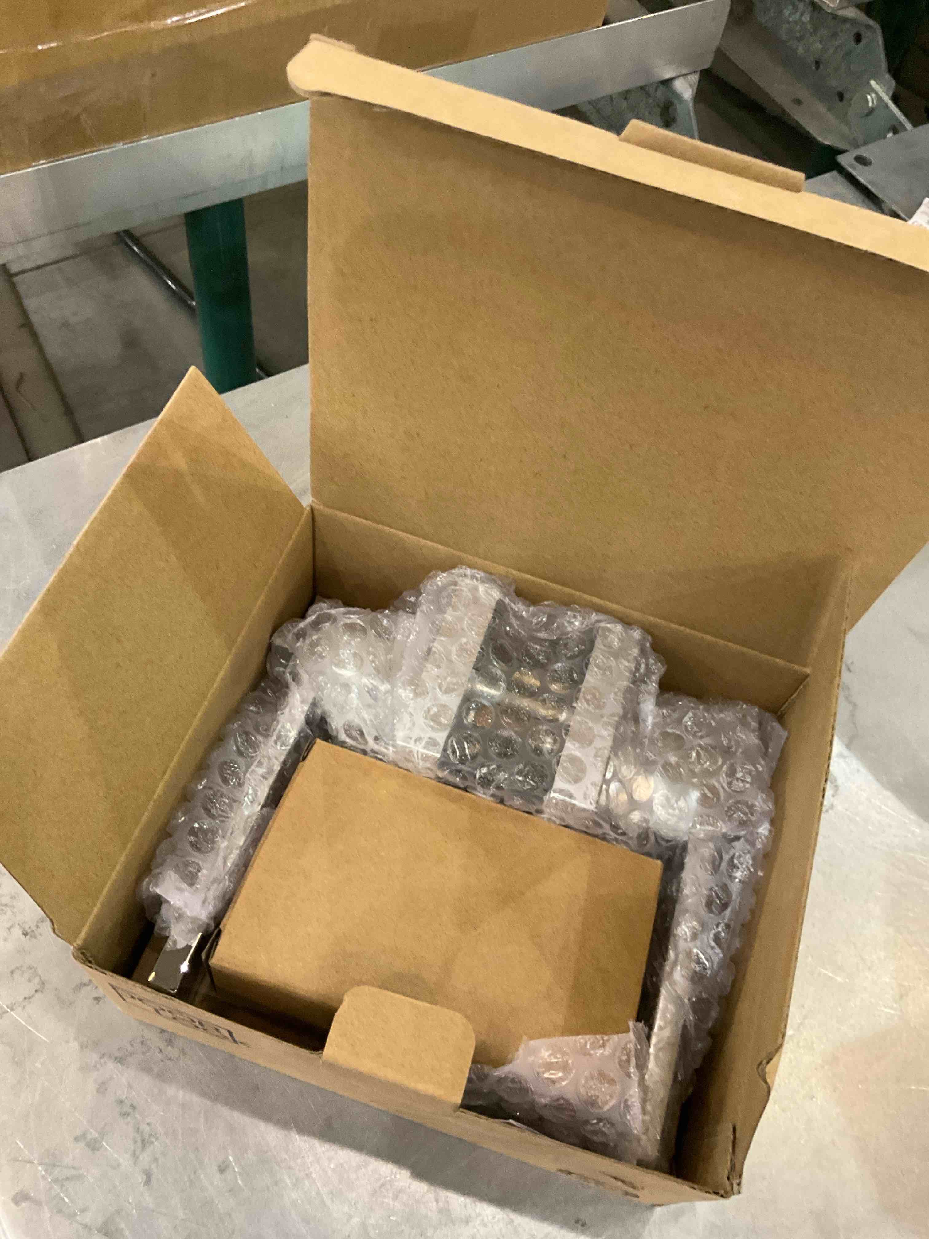 https://s3.amazonaws.com/lotting-images-prod/BargainHunt/EXS01130844_1707163091006.jpeg