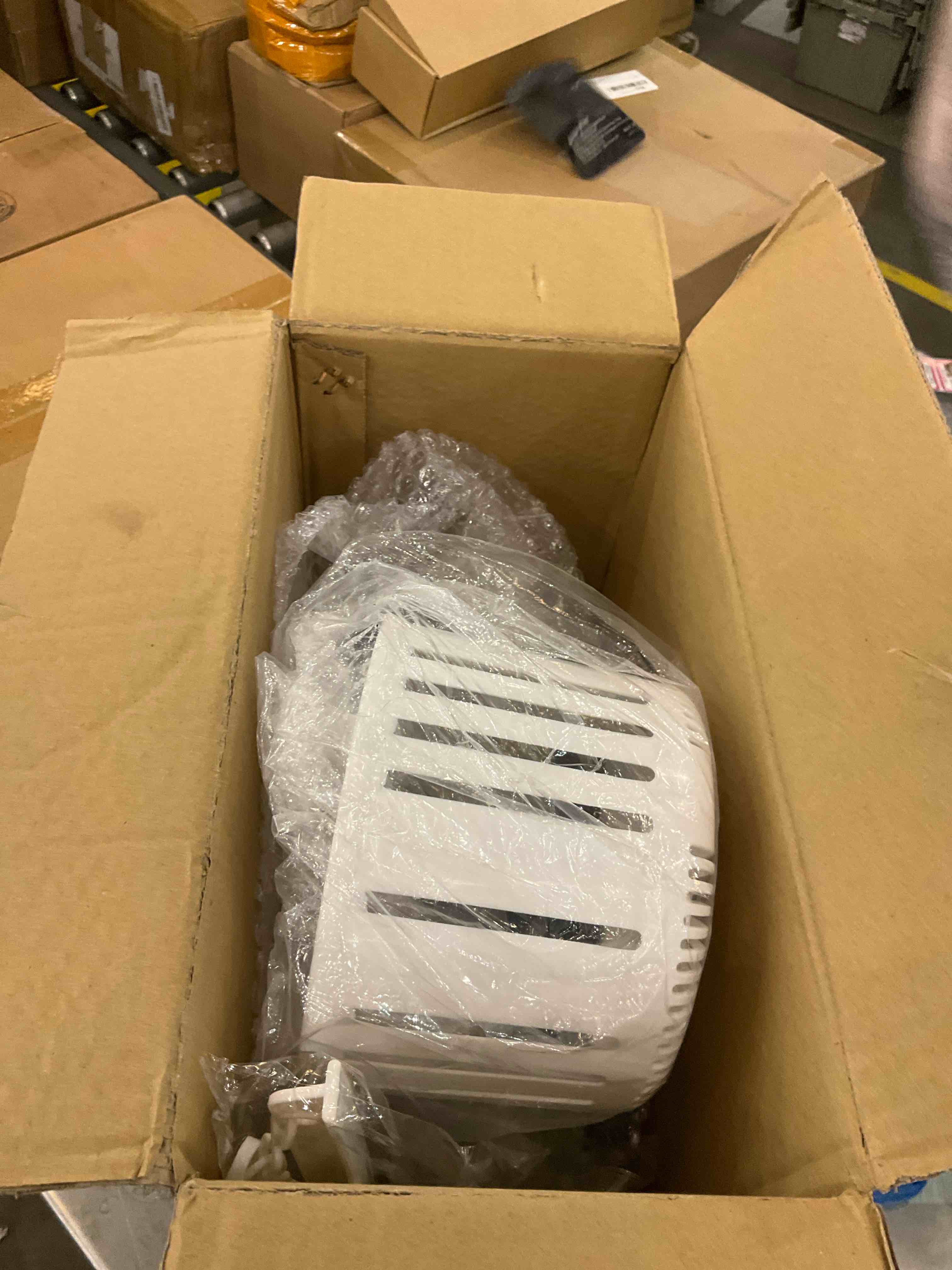 https://s3.amazonaws.com/lotting-images-prod/BargainHunt/EXS01130846_1707163288479.jpeg
