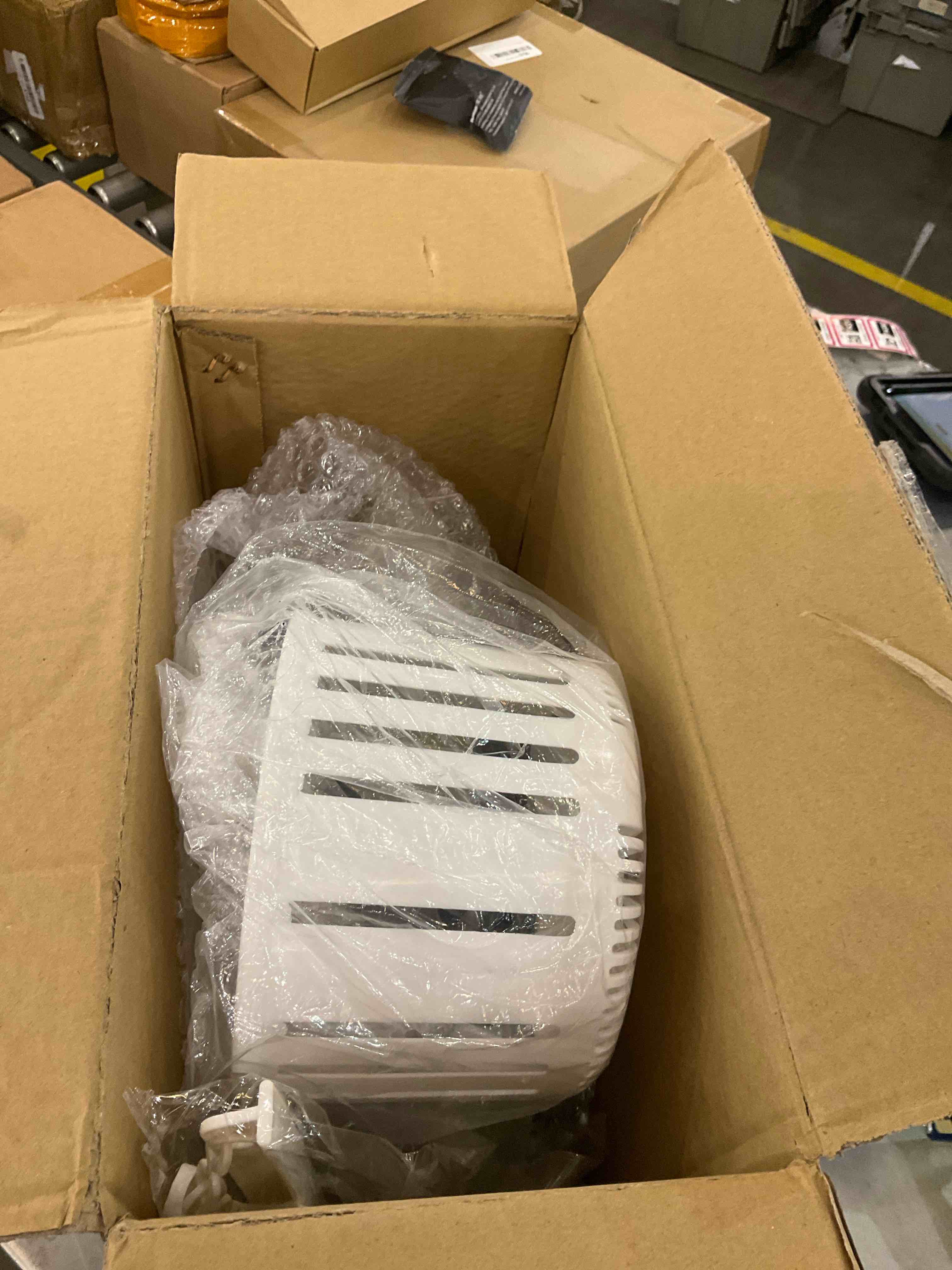 https://s3.amazonaws.com/lotting-images-prod/BargainHunt/EXS01130846_1707163289857.jpeg