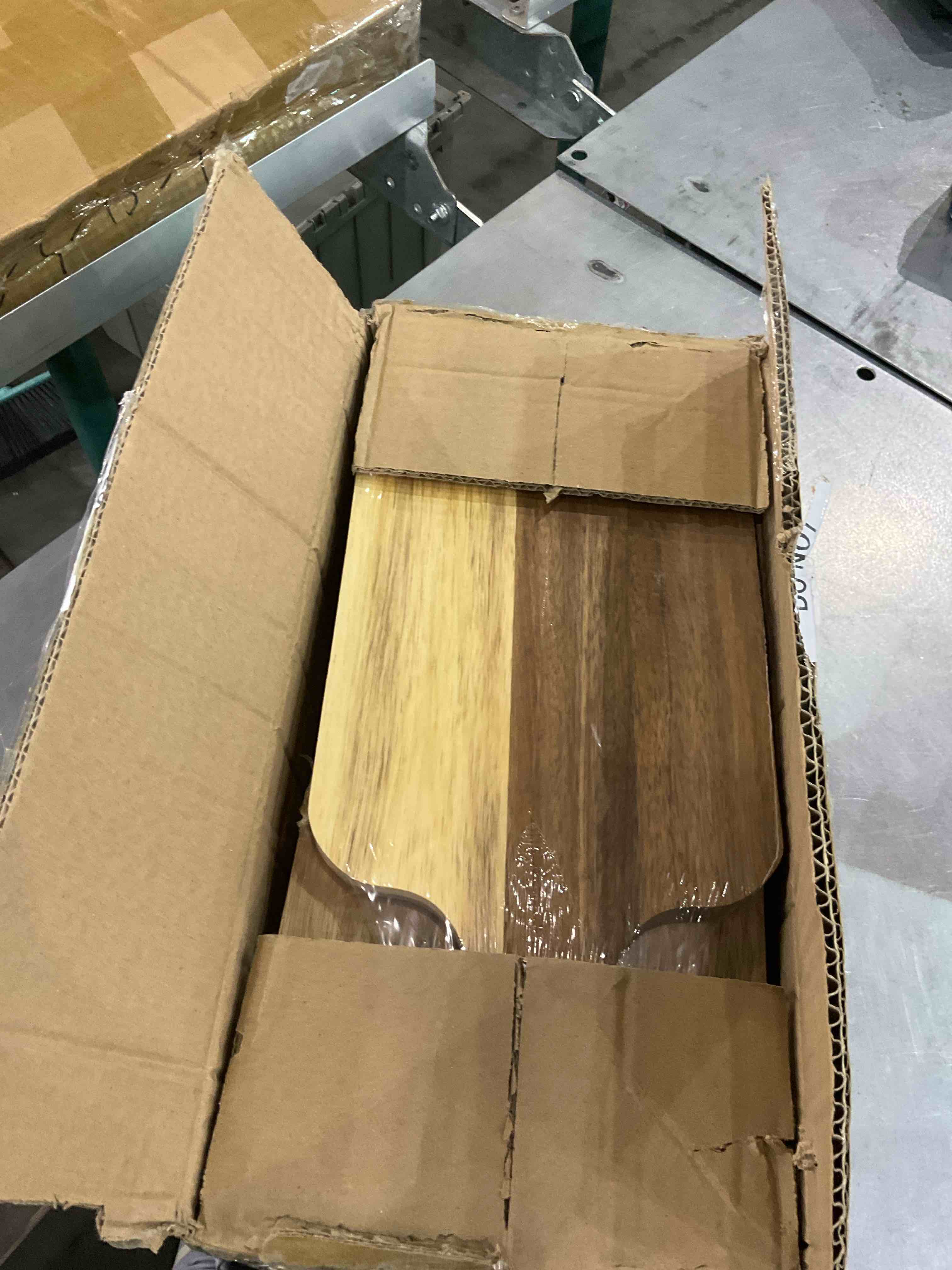 https://s3.amazonaws.com/lotting-images-prod/BargainHunt/EXS01130863_1707222675429.jpeg