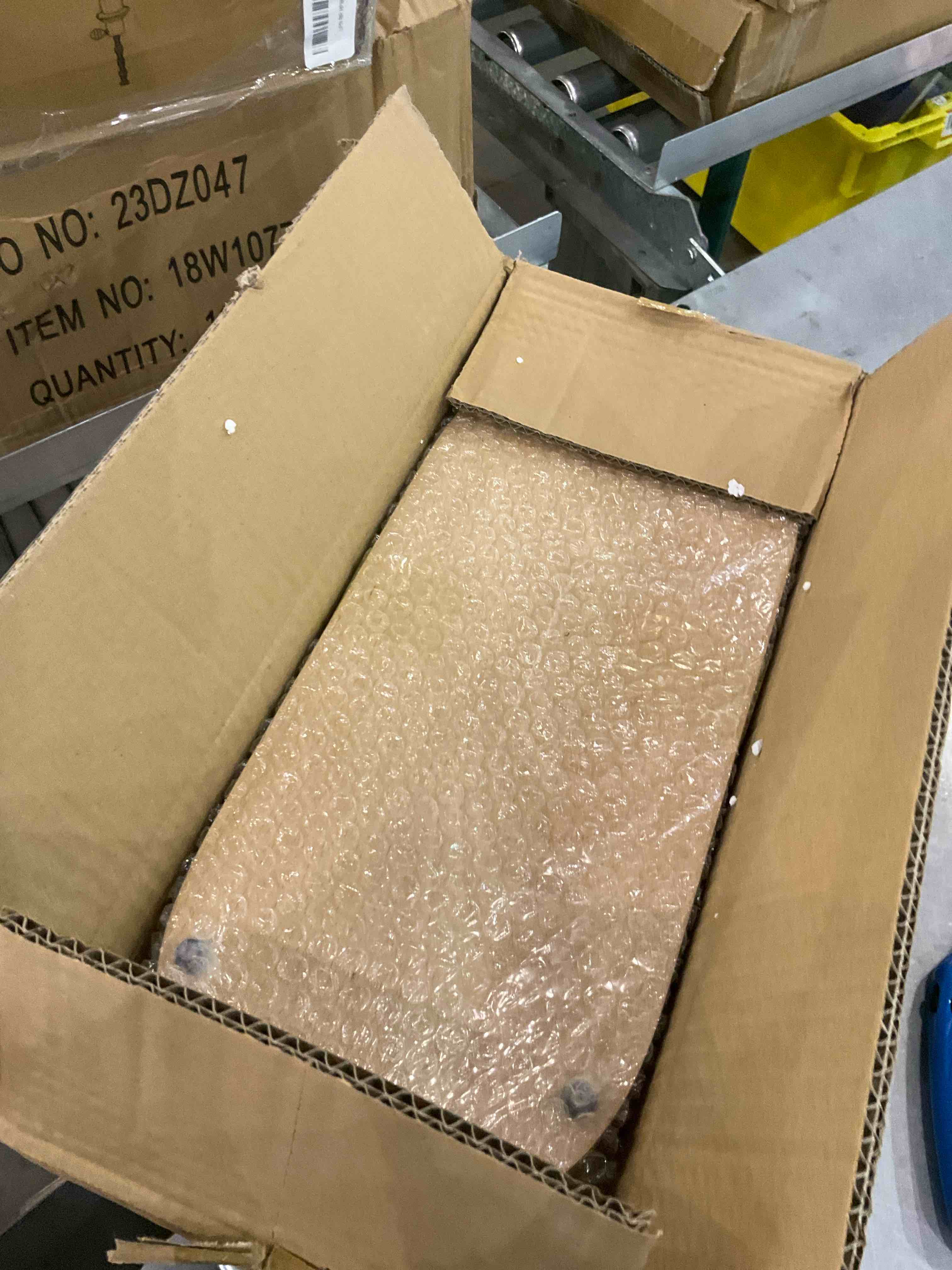 https://s3.amazonaws.com/lotting-images-prod/BargainHunt/EXS01130895_1707227036850.jpeg
