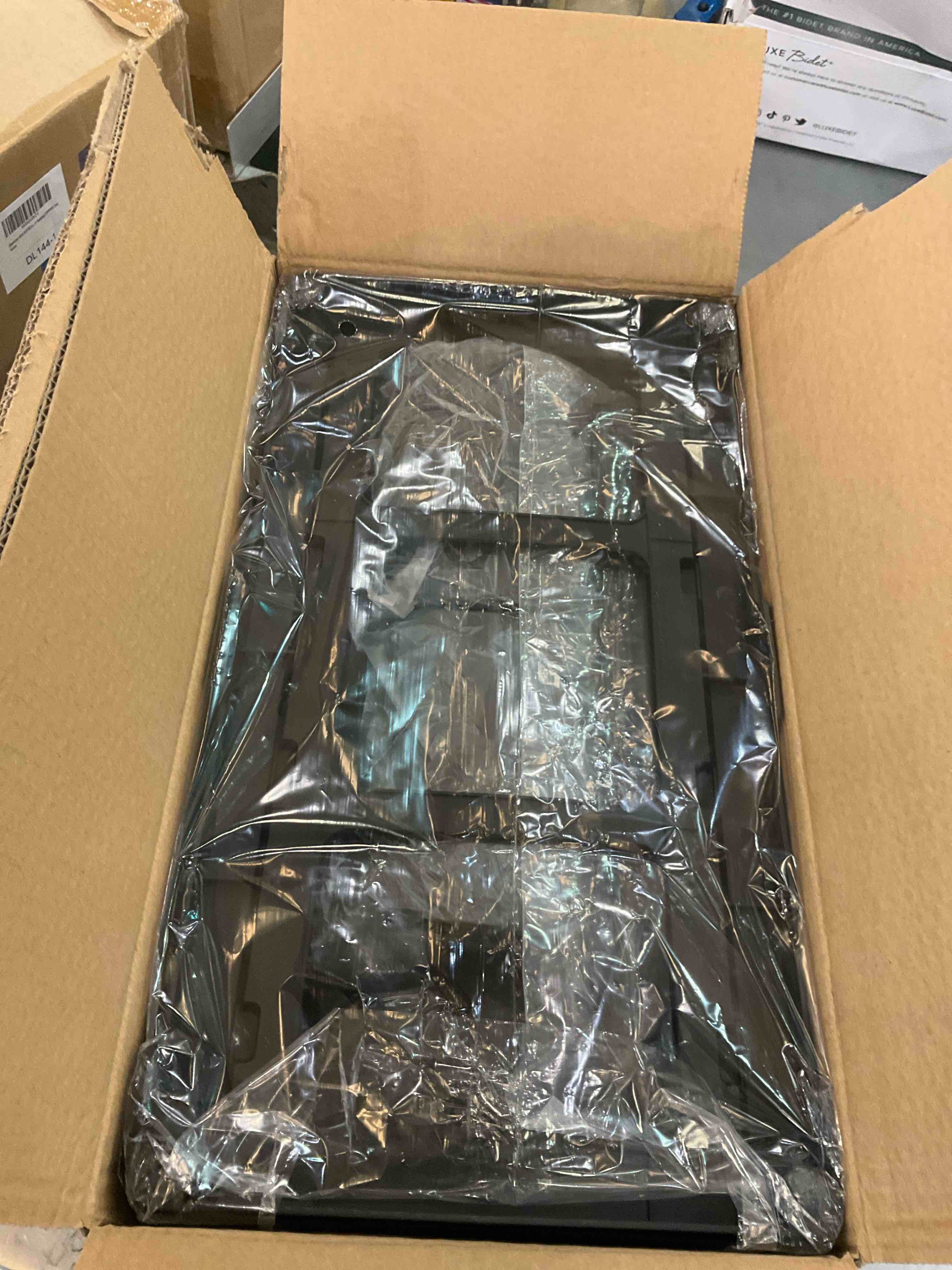 https://s3.amazonaws.com/lotting-images-prod/BargainHunt/EXS01130982_1707243266929.jpeg
