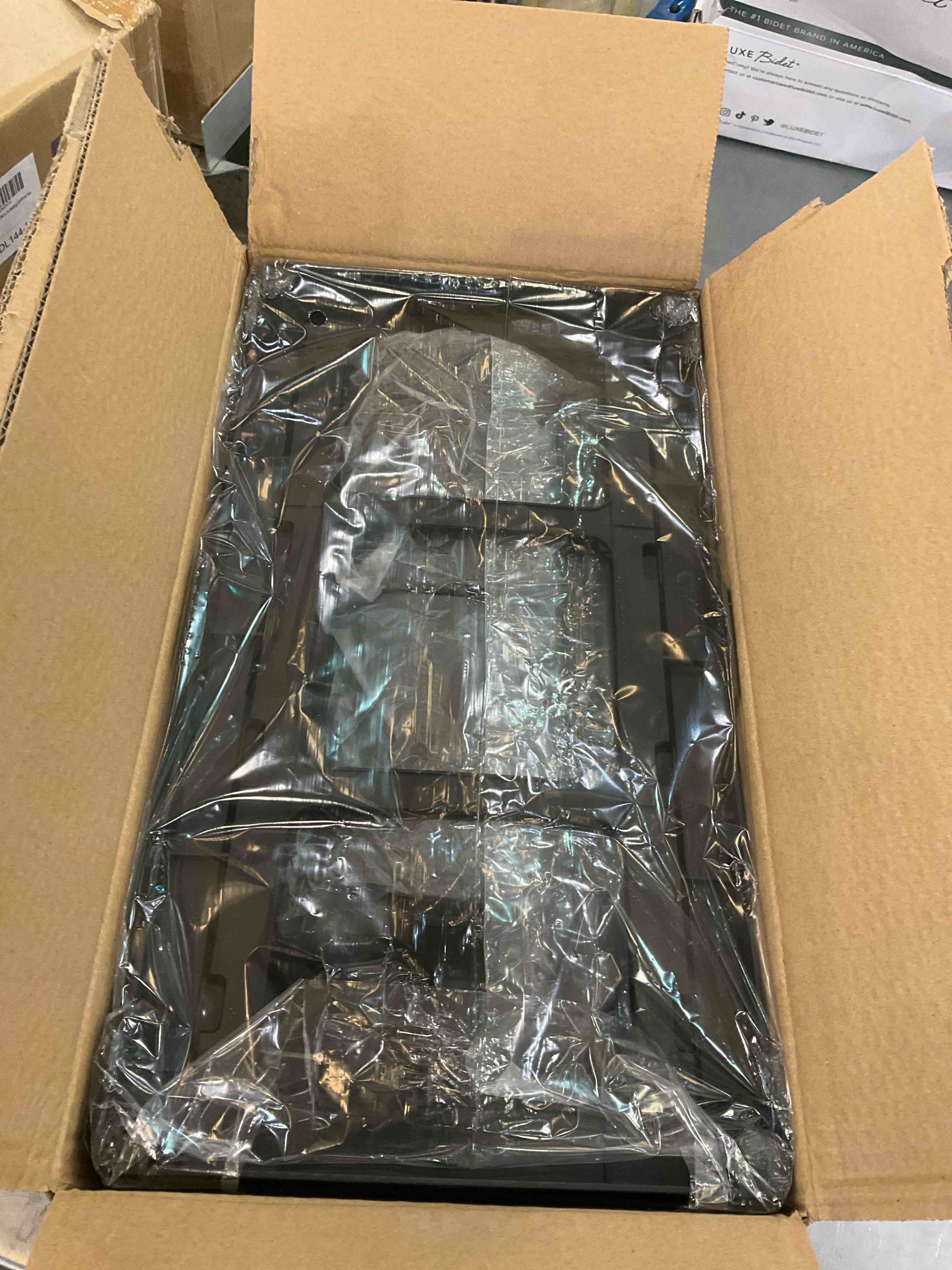https://s3.amazonaws.com/lotting-images-prod/BargainHunt/EXS01130982_1707243268095.jpeg