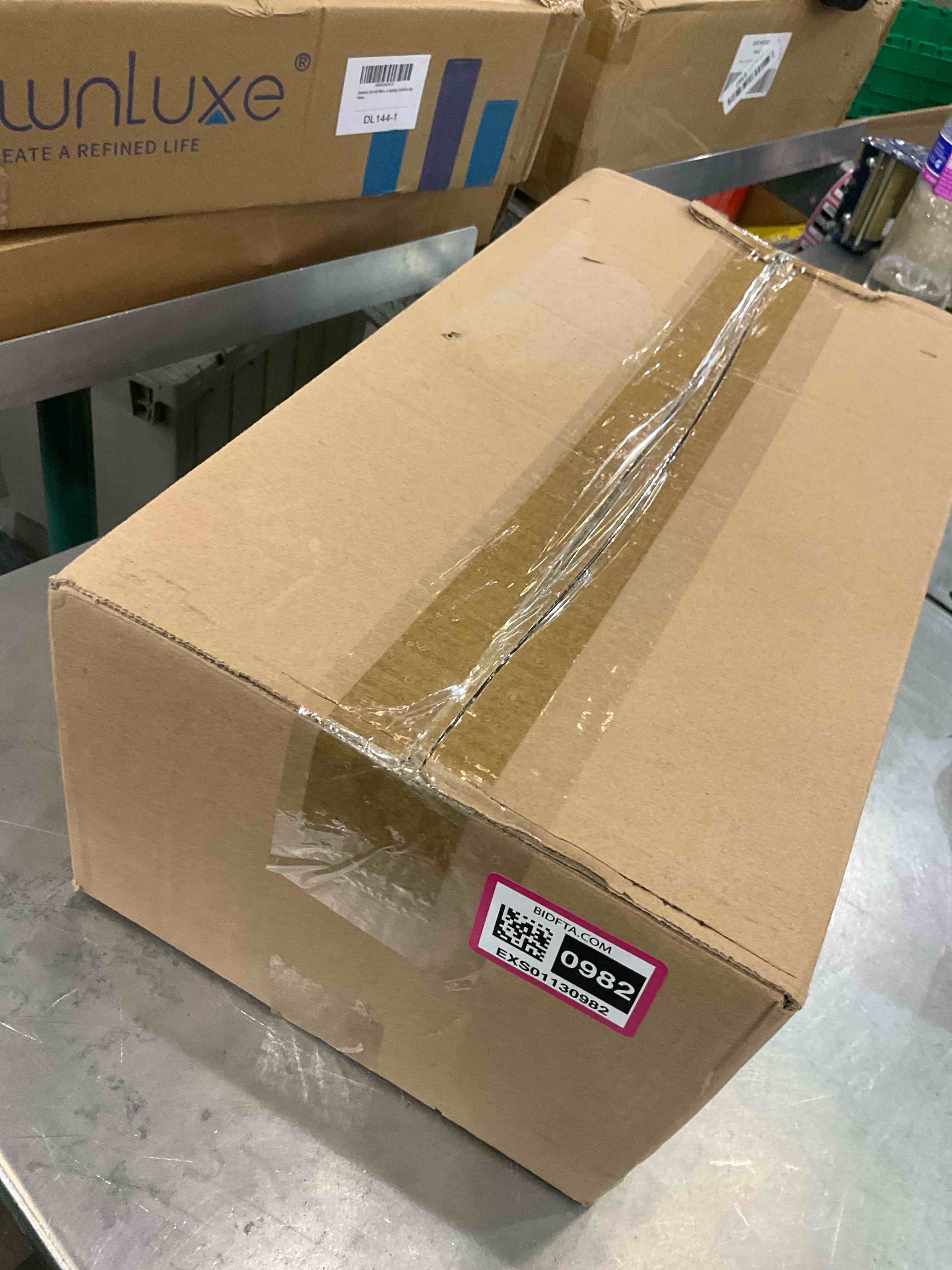 https://s3.amazonaws.com/lotting-images-prod/BargainHunt/EXS01130982_1707243282154.jpeg