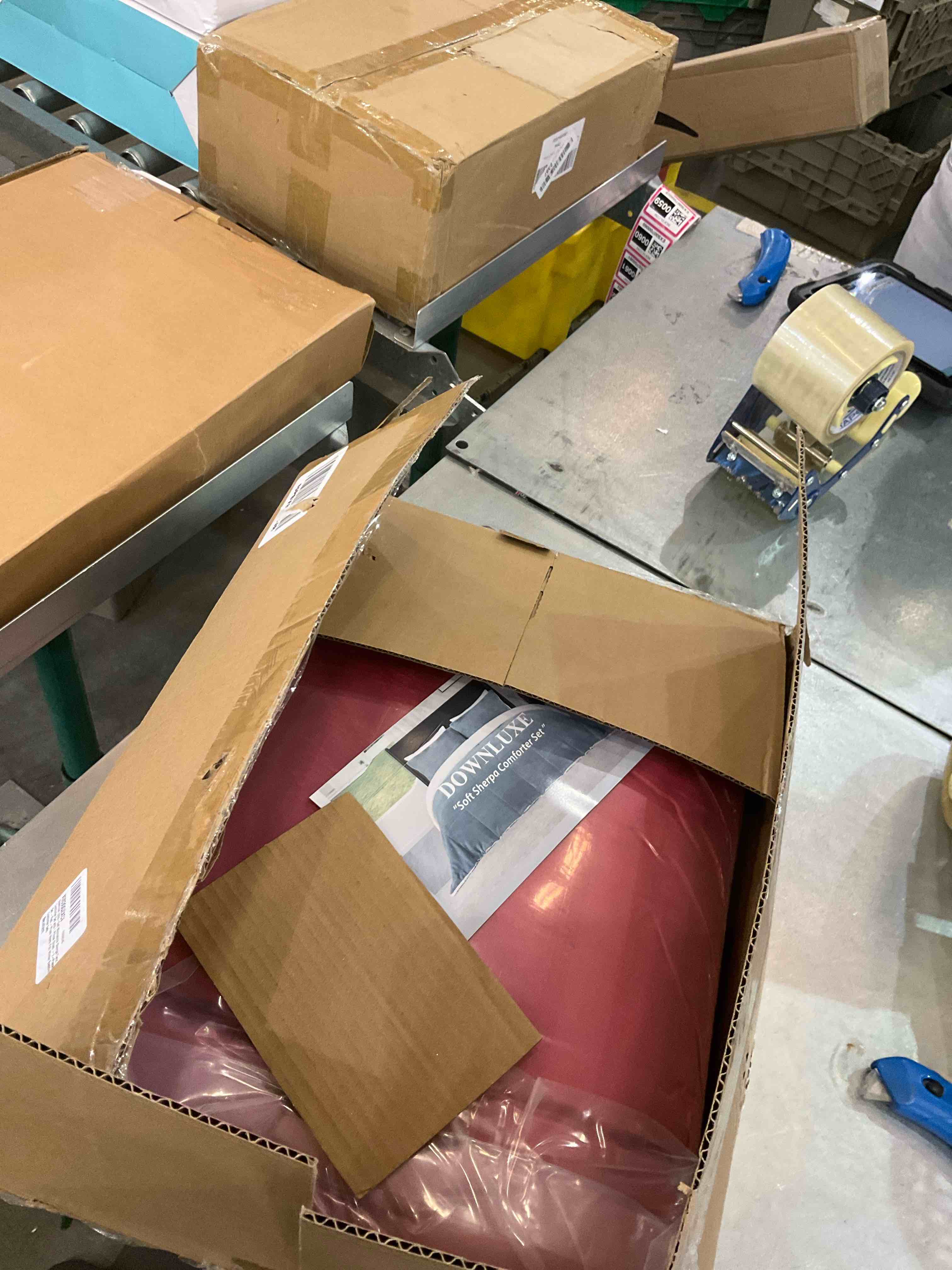 https://s3.amazonaws.com/lotting-images-prod/BargainHunt/EXS01130984_1707243382973.jpeg