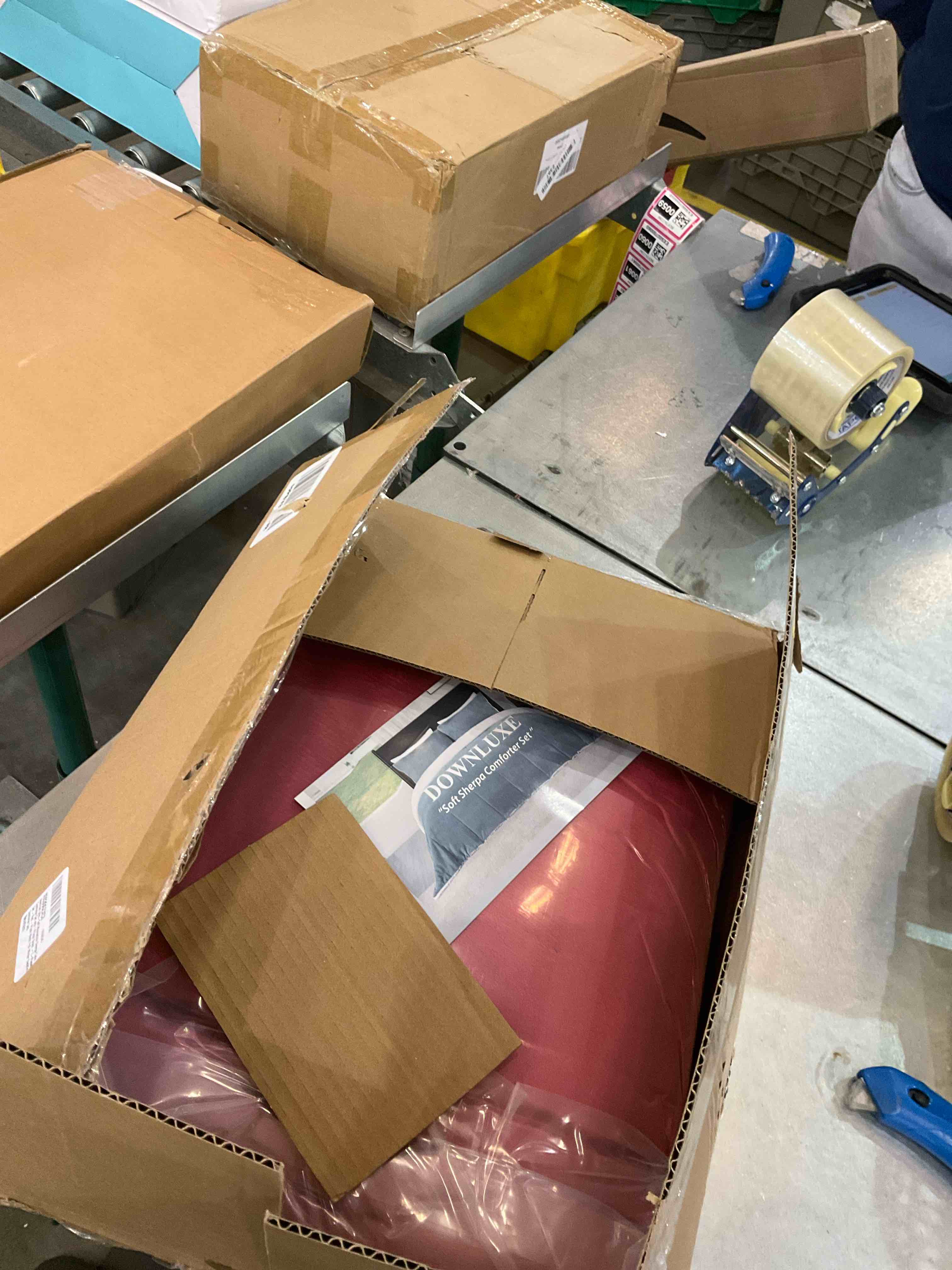 https://s3.amazonaws.com/lotting-images-prod/BargainHunt/EXS01130984_1707243384030.jpeg