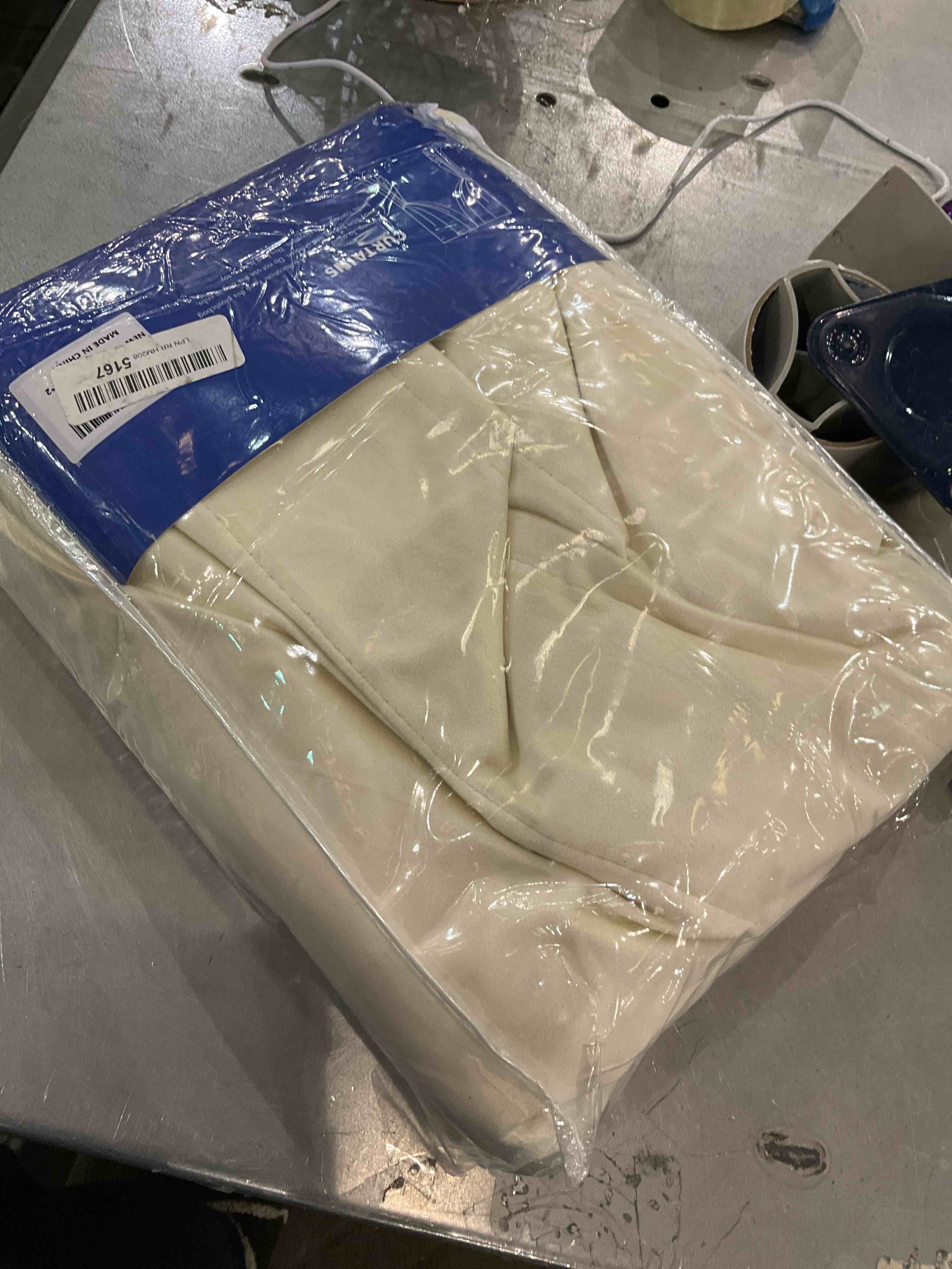 https://s3.amazonaws.com/lotting-images-prod/BargainHunt/EXS01131187_1706624479960.jpeg
