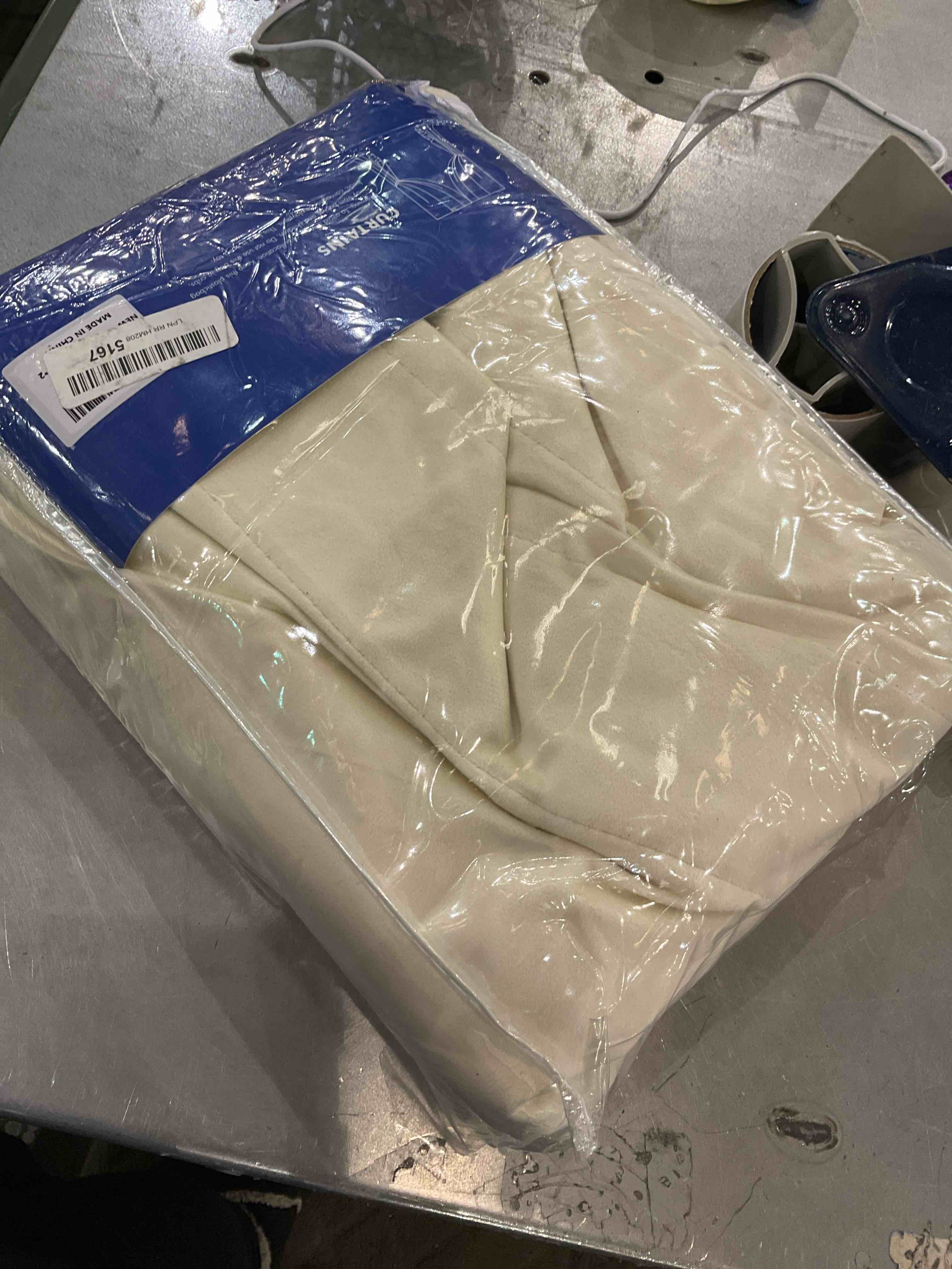 https://s3.amazonaws.com/lotting-images-prod/BargainHunt/EXS01131187_1706624481827.jpeg