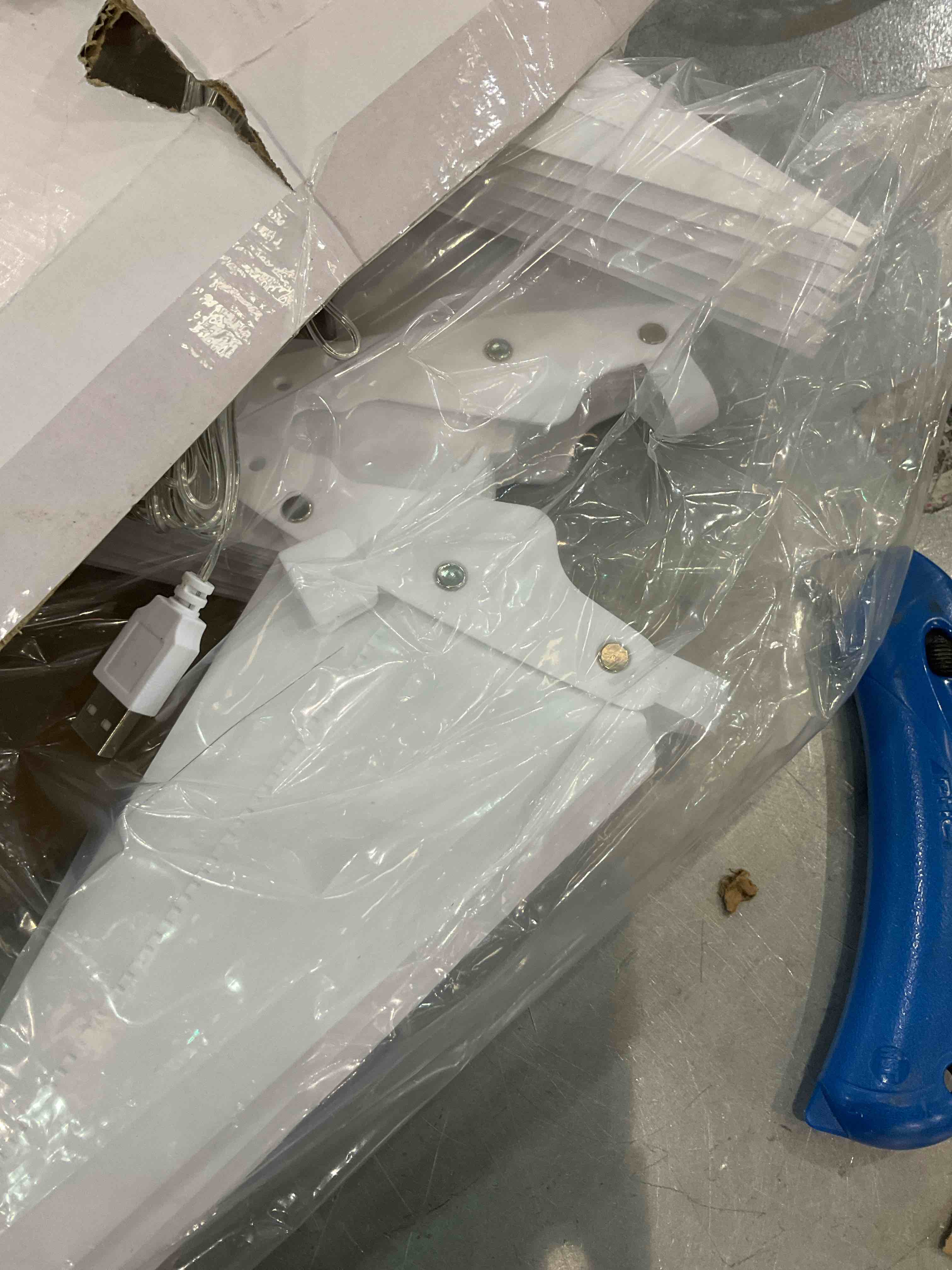 https://s3.amazonaws.com/lotting-images-prod/BargainHunt/EXS01131203_1706626135992.jpeg