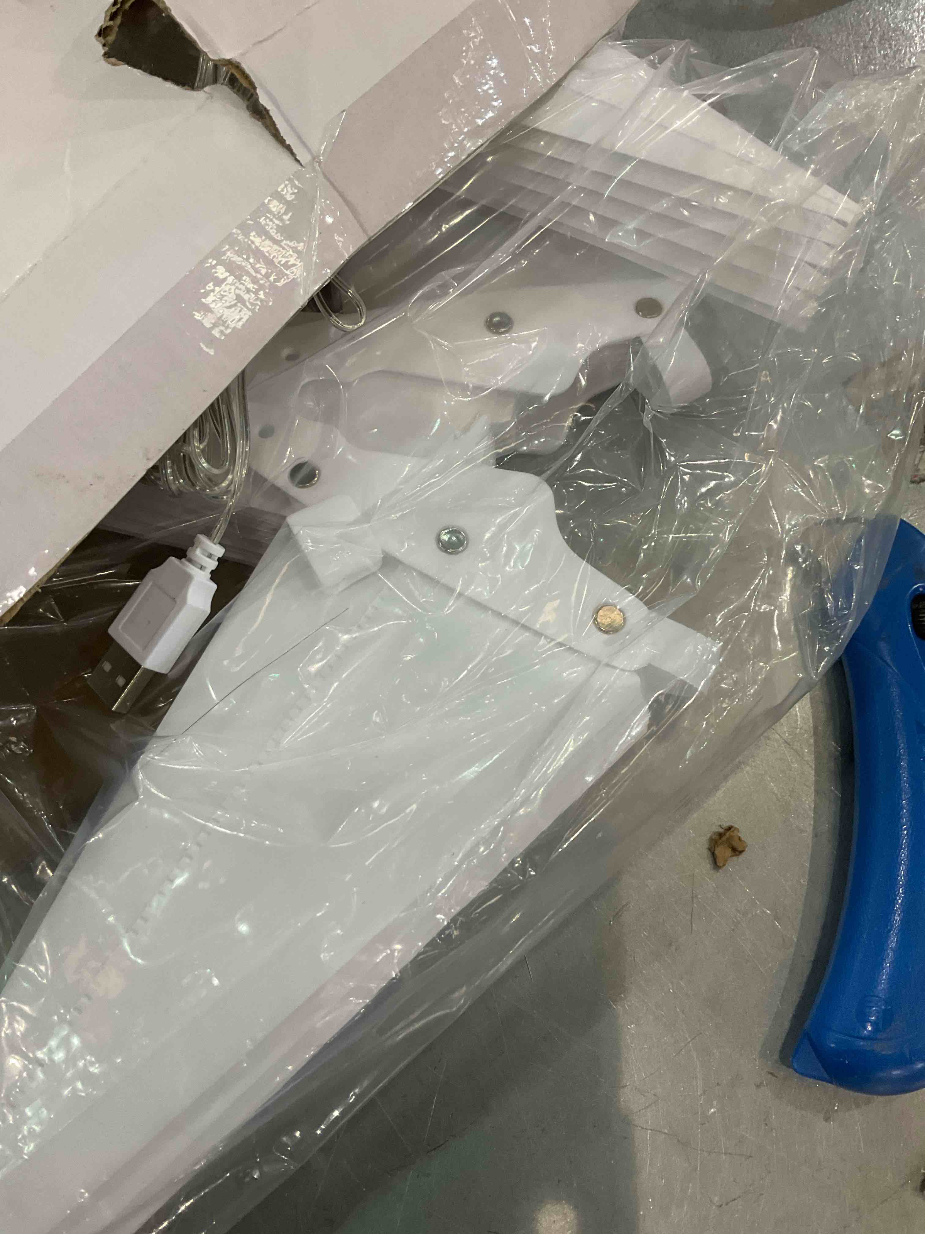 https://s3.amazonaws.com/lotting-images-prod/BargainHunt/EXS01131203_1706626137793.jpeg