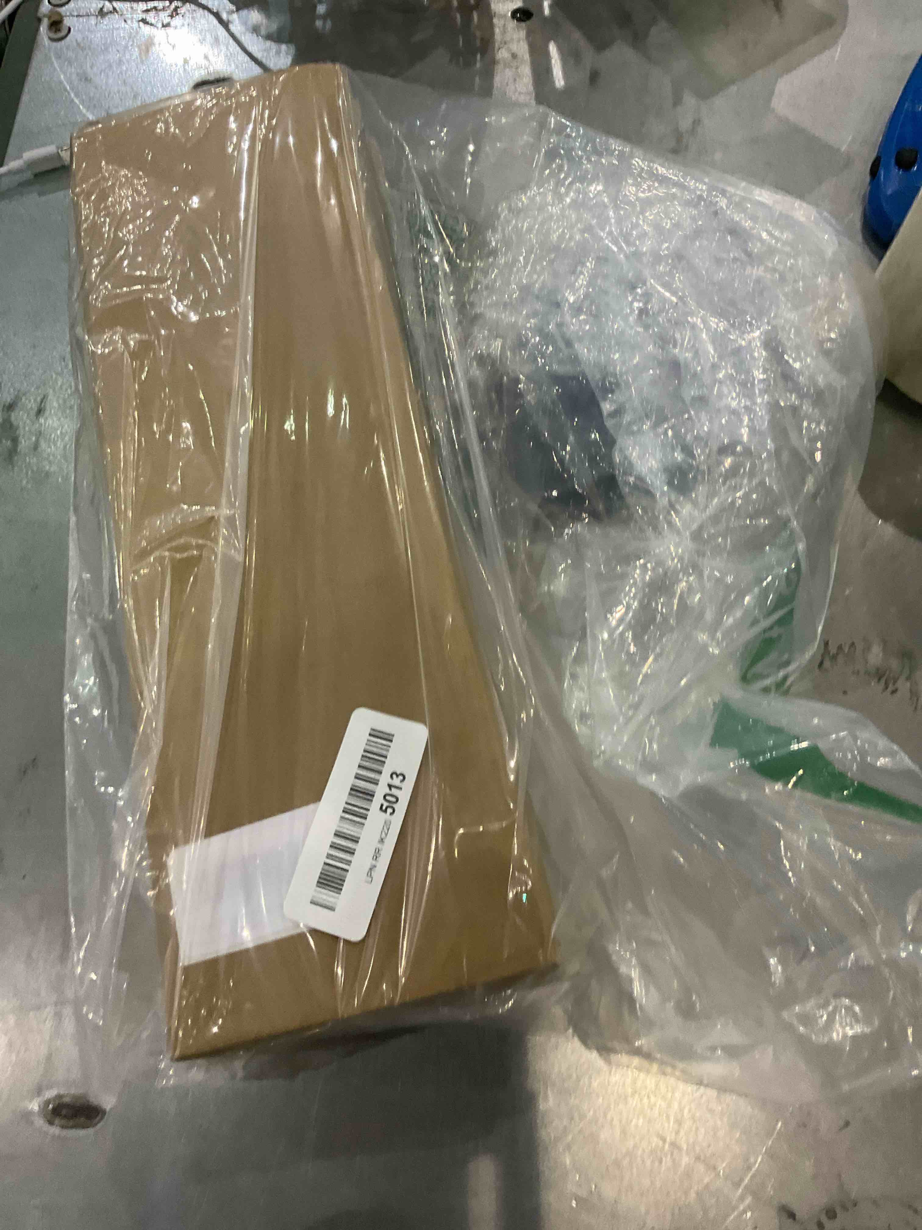 https://s3.amazonaws.com/lotting-images-prod/BargainHunt/EXS01131355_1706706224478.jpeg